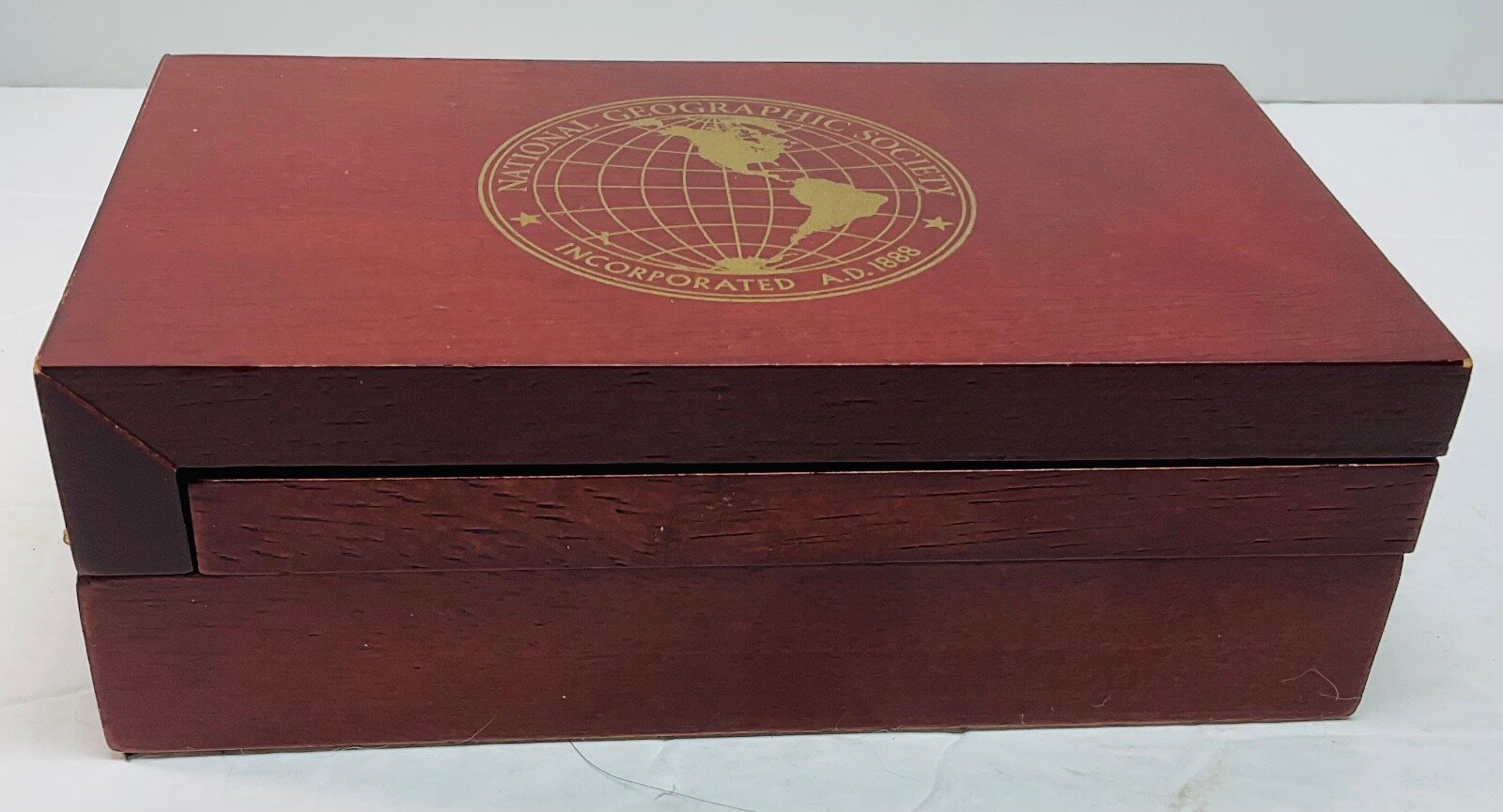 National Geographic Wood Cribbage Board Magnetic Closure Missing Pegs