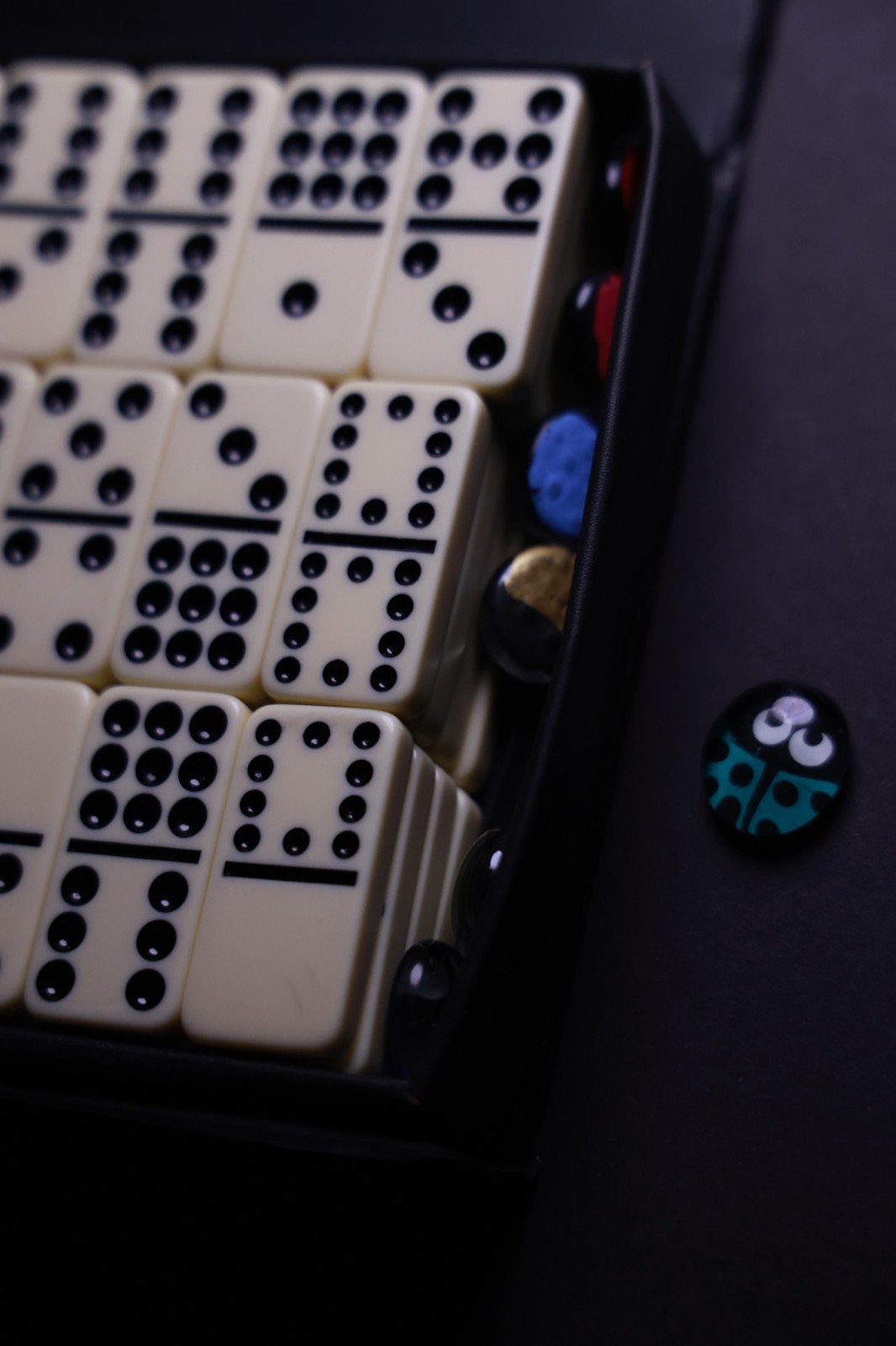 Set Of 91 Marbleized Dominoes Double Twelve Dot Vinyl Carrying Case