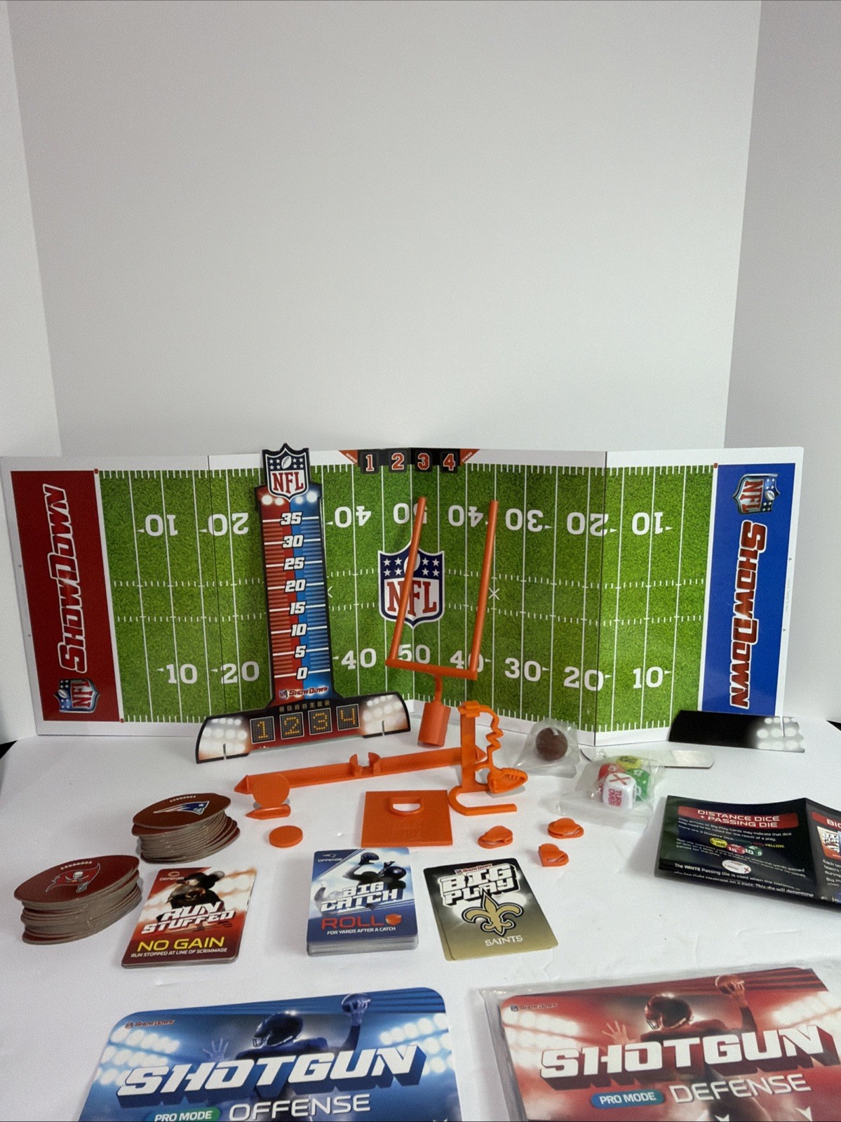 NFL Showdown Board Game Buffalo Games Football 32 Teams Pass Run Blitz Complete
