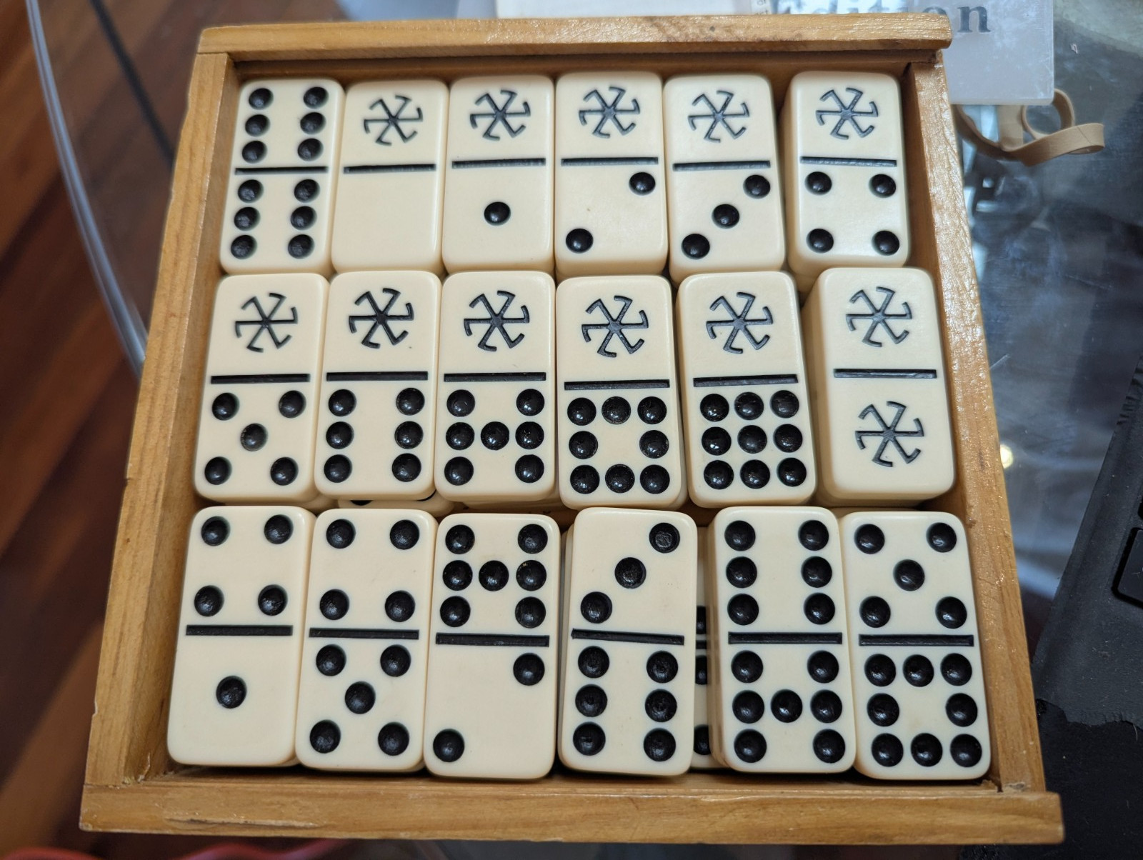 SPINNER DELUXE Edition Double Nine Dominoes 100% COMPLETE 1983 VINTAGE
