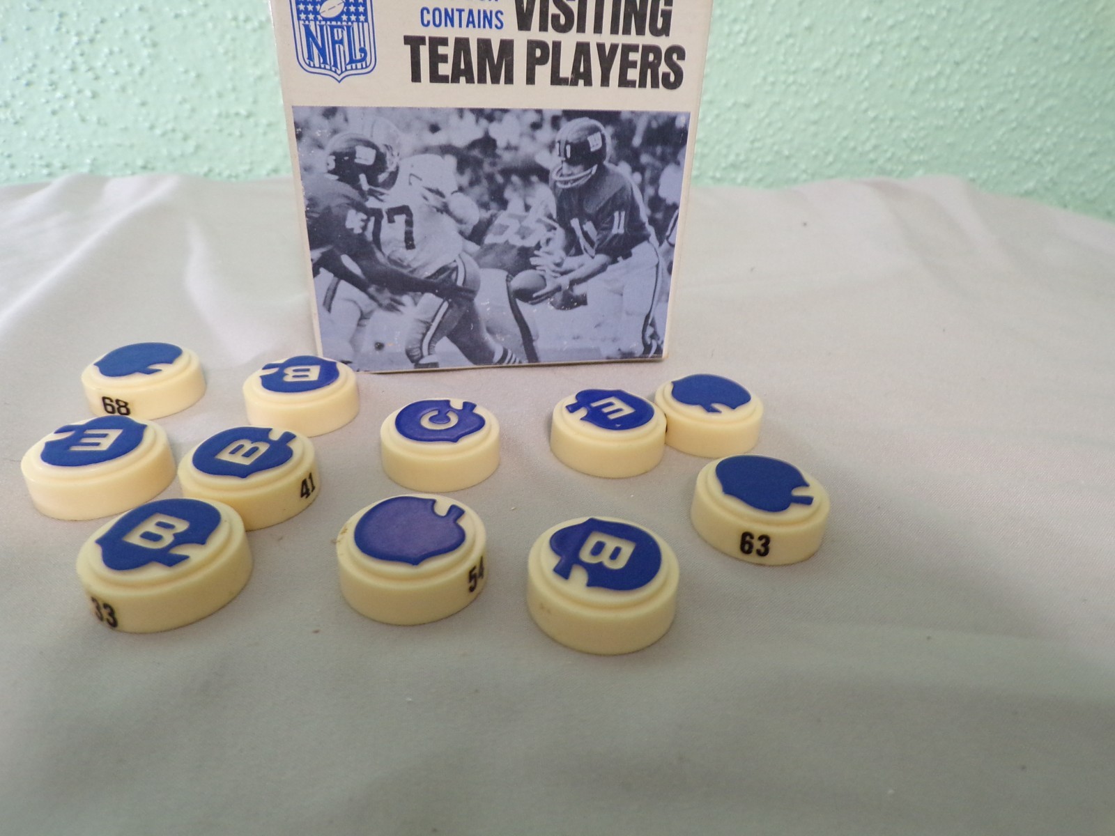 Vintage 1967 Ideal NFL All Pro Football Board Game Visiting Team Player Pieces