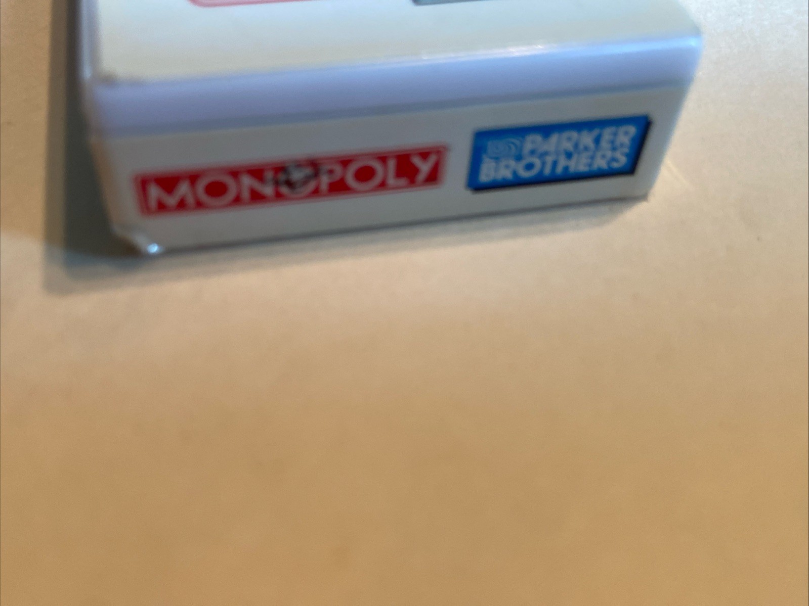 1998 Hasbro Parker Brothers MONOPOLY KEY CHAIN BOARD, 2 GAME PIECES & DICE-Fun!