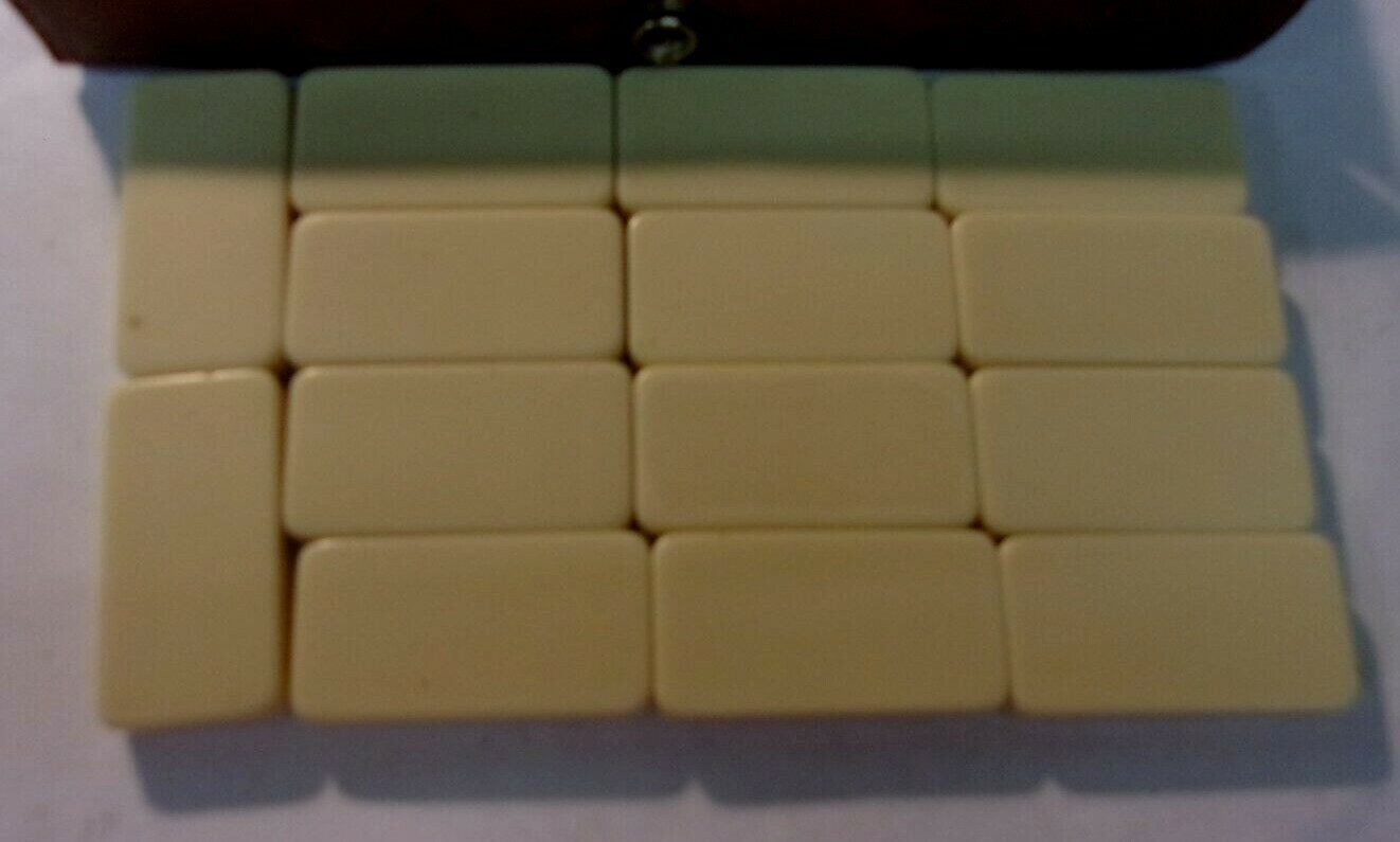 Vintage DOMINO by CARDINAL 2i pieces “Double Six Dominoes for 2 to 4 Players”