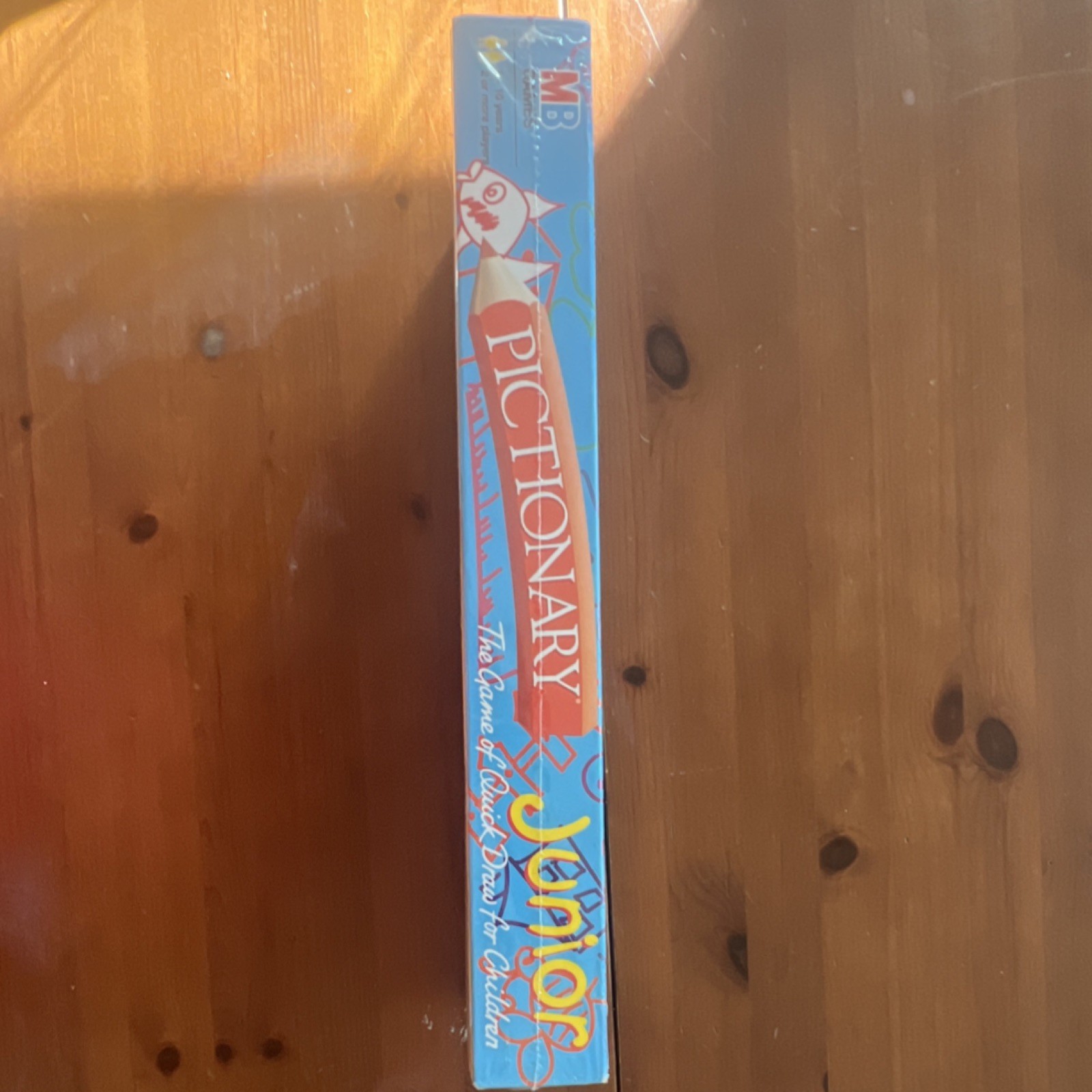 MB Games Pictionary Junior Complete Art Game for Children 7+ 4 Players