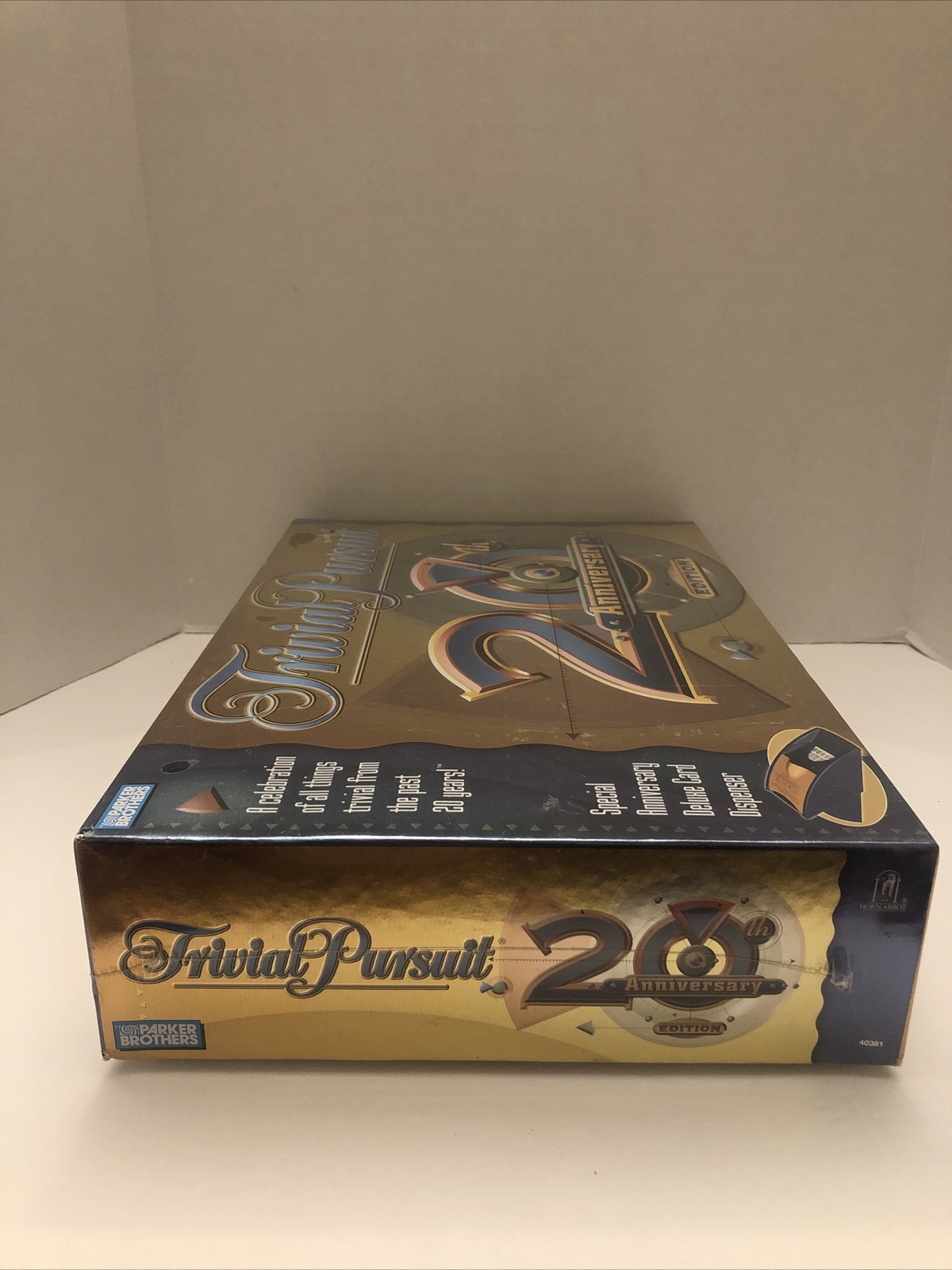 TRIVIAL PURSUIT 20TH ANNIVERSARY Edition Family Board Trivia Game~New & Sealed