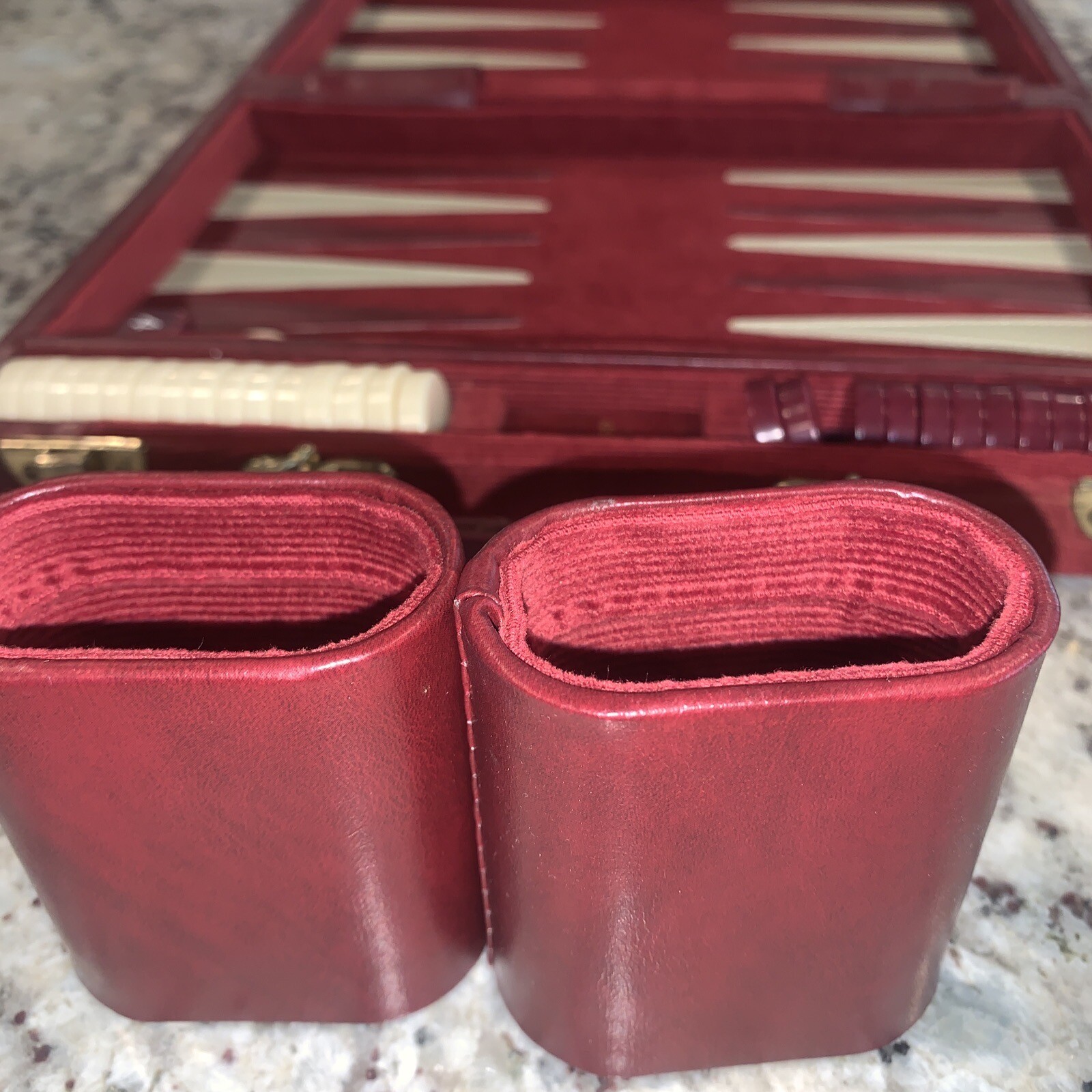 Cambor Backgammon Set. 4 Dice Cups Checkers Doubling Cube Maroon Size 11”x8” Vtg