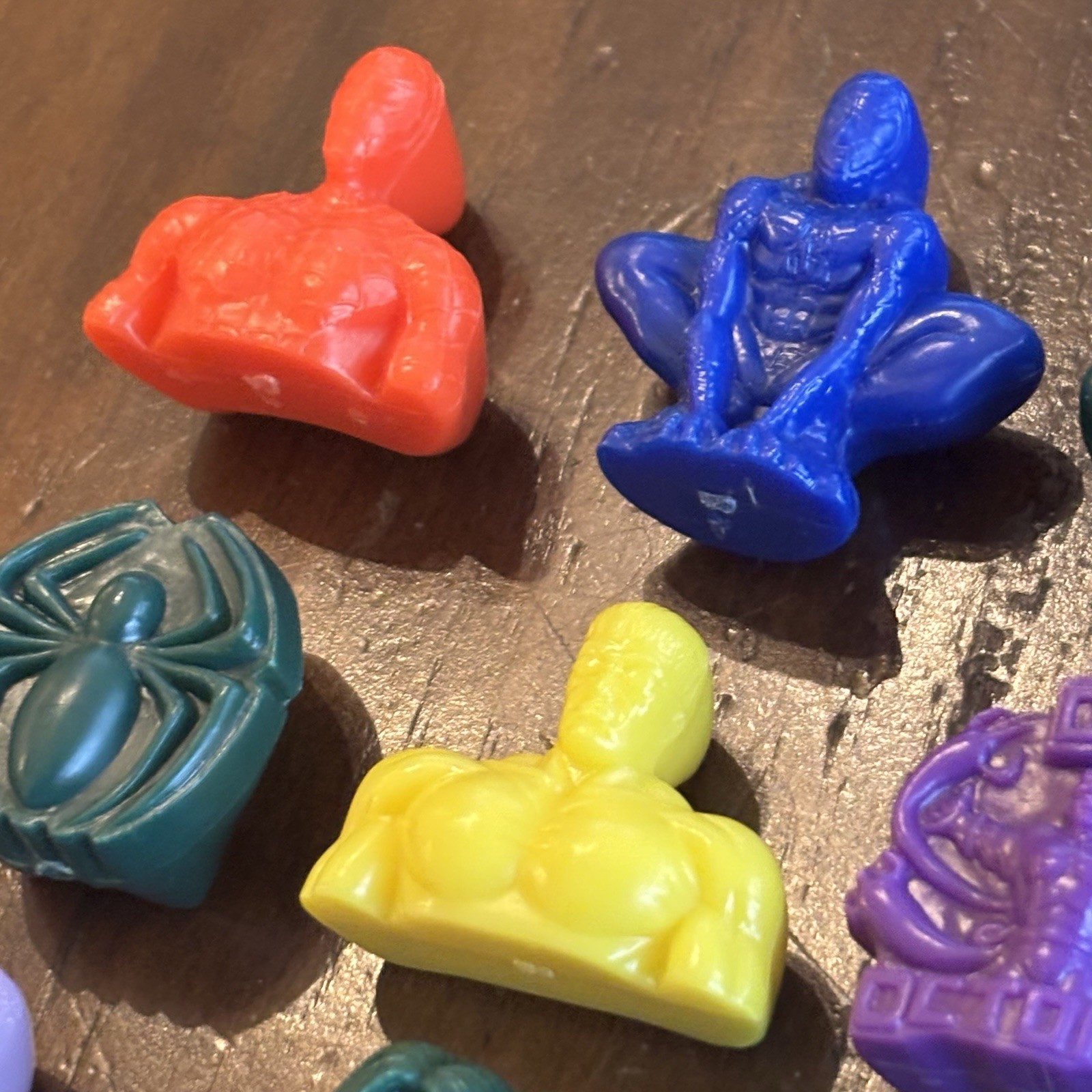 ALL SOLID COLOR COMPLETE SET Gogos Crazy Bones European 2006 MARVEL HEROES