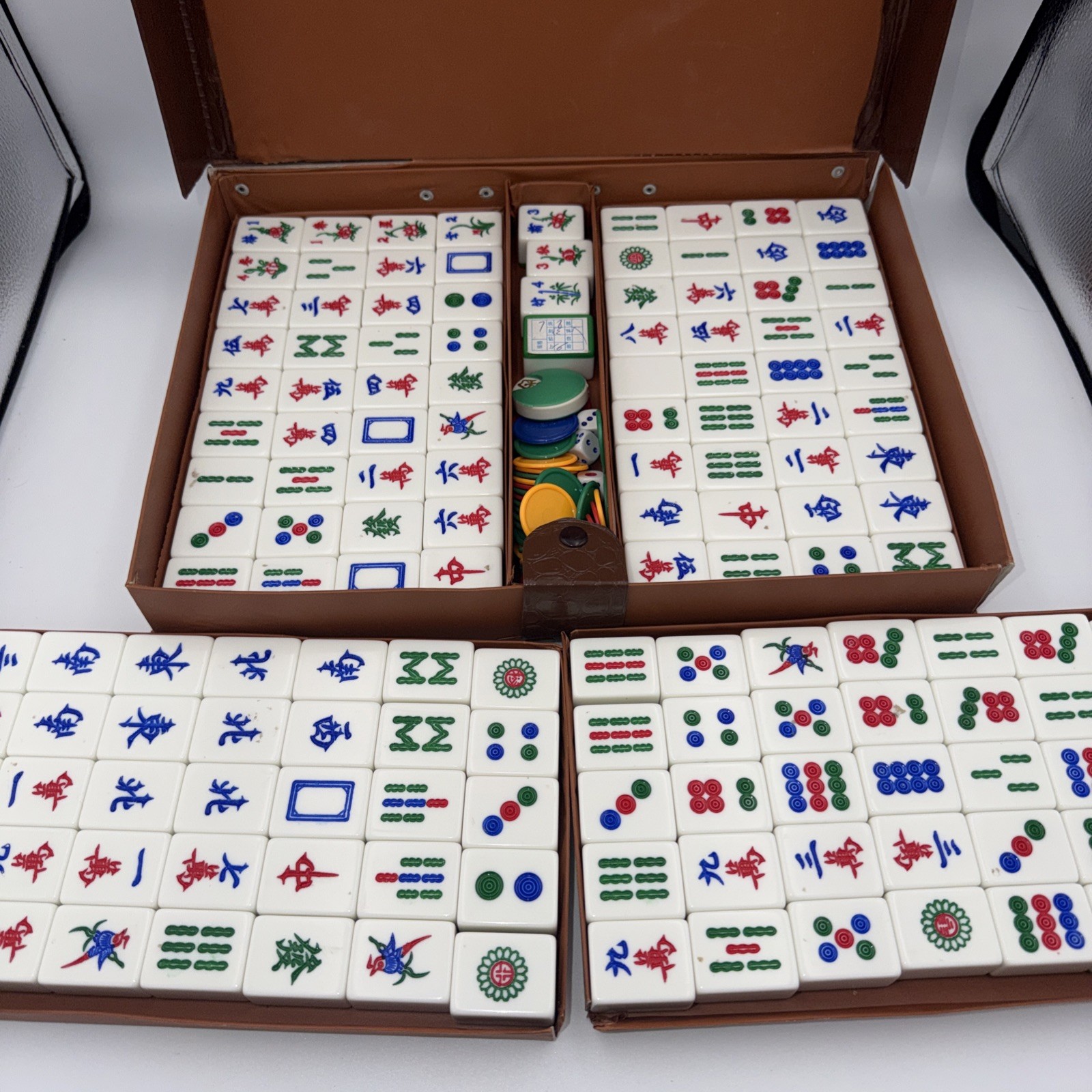 RARE!! 1960s 144 Hong Kong Stand-Alone Mahjong Set Green Backed Lucite Tiles