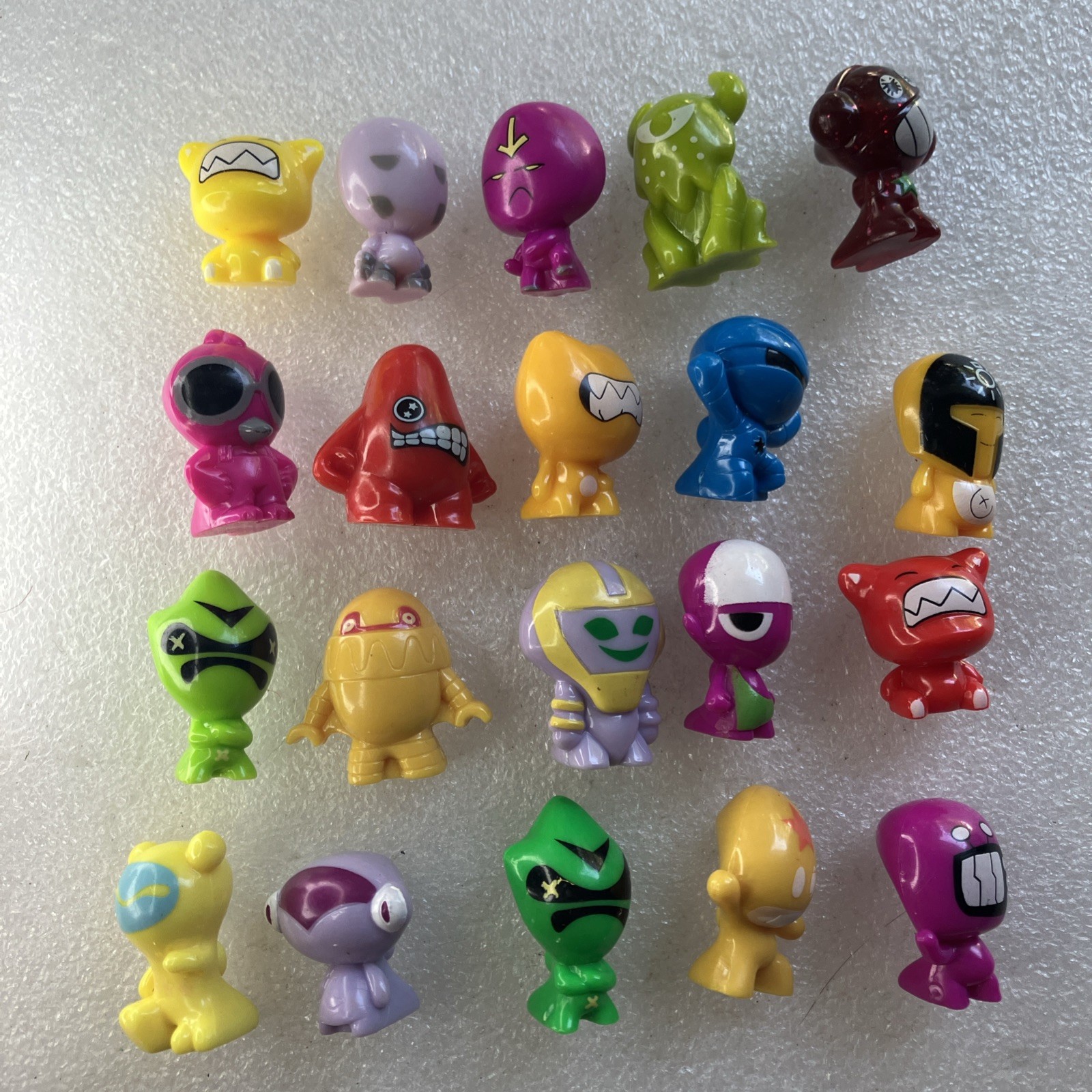 Lot of 20 Gogos Crazy Bones Figures As Shown