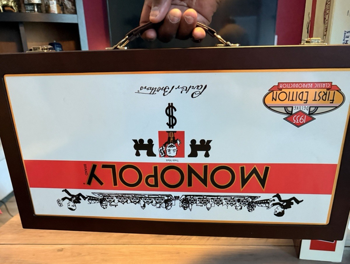 Monopoly Deluxe First Edition 1935 Reproduction 2005 Wooden Case Complete PB