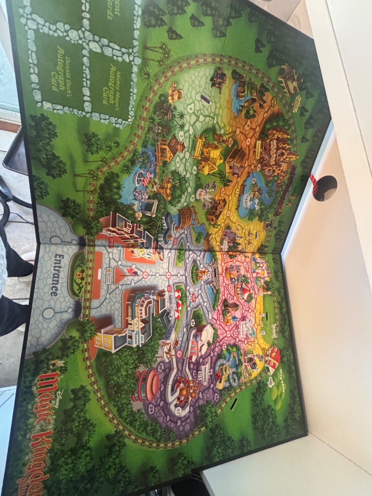Disney Magic Kingdom NEW 3D Land Board Game Parker Brothers 2004 Complete