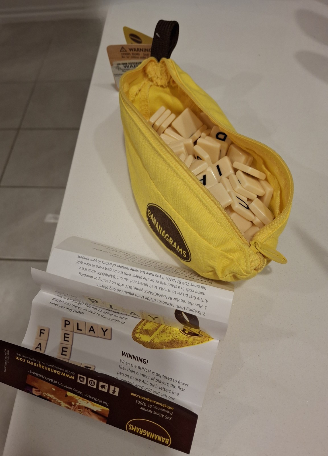 Bananagrams Anagram Word Travel Game Complete Set 144 Tiles 1+ Players BAN001