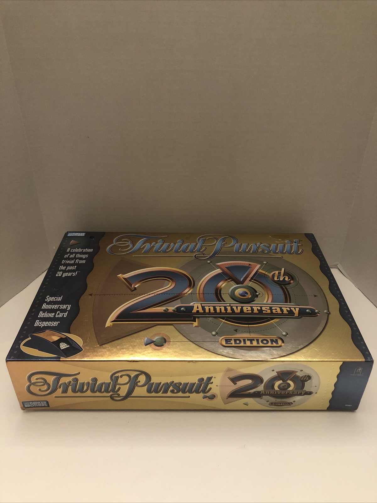 TRIVIAL PURSUIT 20TH ANNIVERSARY Edition Family Board Trivia Game~New & Sealed