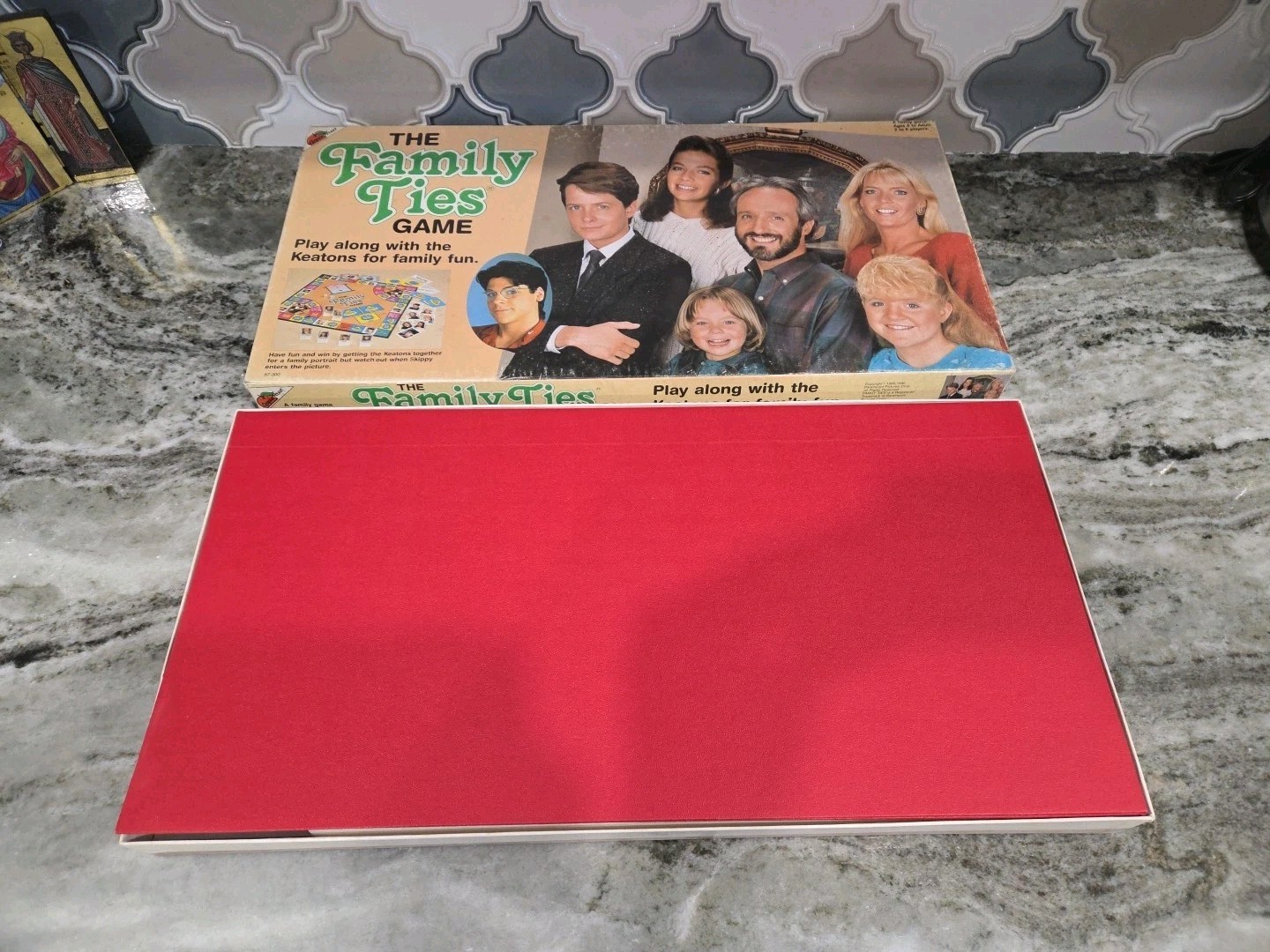 1980’s THE FAMILY TIES GAME Family Board Game Apple Street 87-300 Paramount Pics