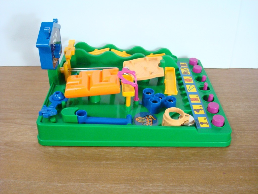 VTG 1991 Snafu Tomy Screwball Scramble Run Yourself Ragged Marble Maze 2 Marbles
