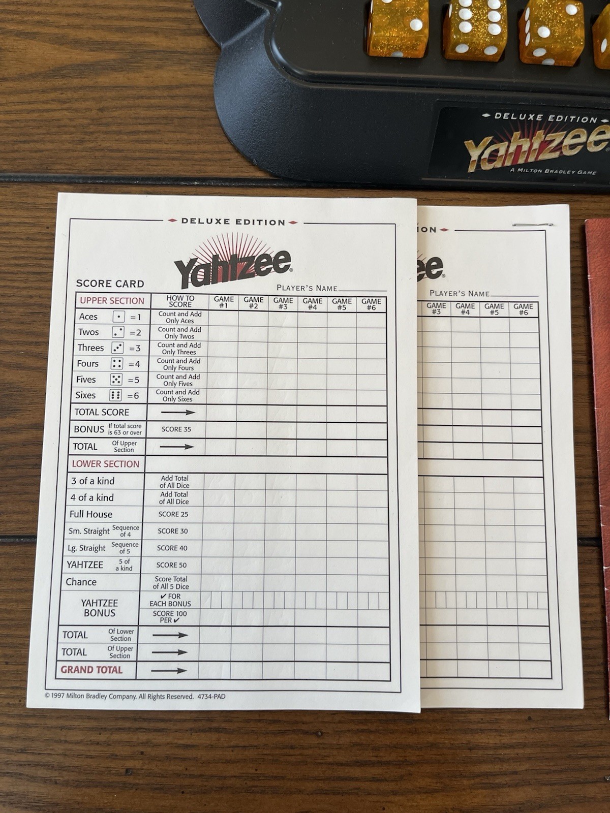 1997 Milton Bradley Yahtzee Deluxe Edition Complete Gold Fleck Dice Felt Tray
