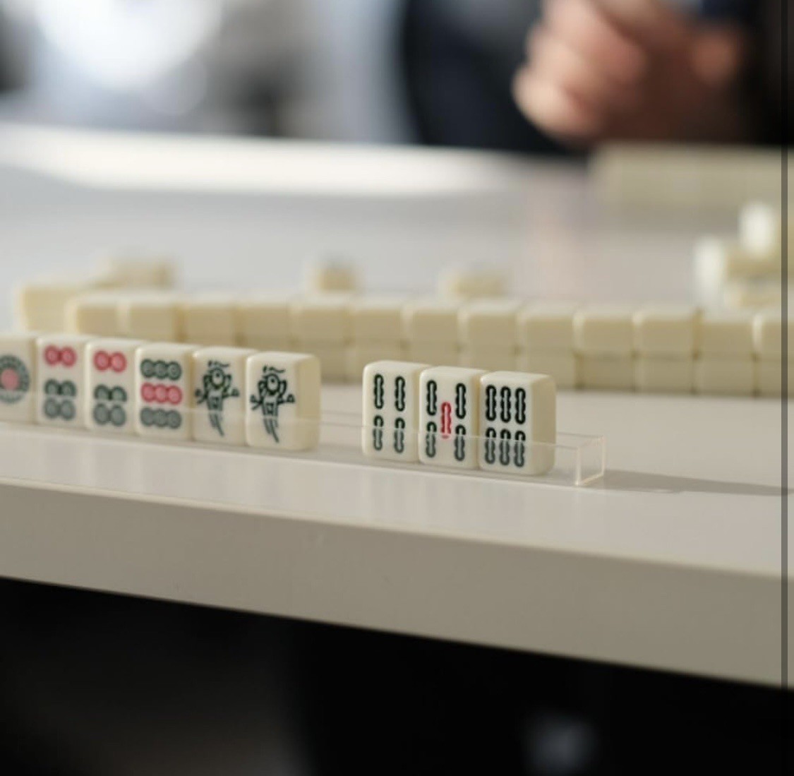 *NEW IN BOX* Traditional Mahjong Tile Game with 146 Engraved Tiles and Two Dice