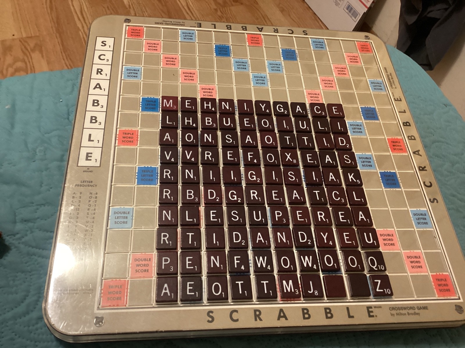 SCRABBLE DELUXE 1989 COMPLETE CROSSWORD GAME, 100 TILES, EXC. COND/ FREE POSTAGE