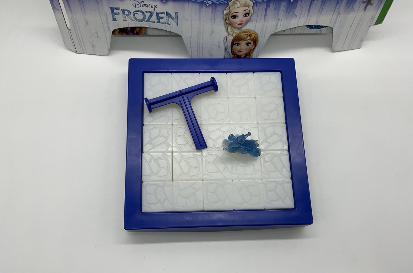 Disney’s Frozen Don’t Break the Ice Board Game – Hasbro 2015 Anna & Olaf Edition