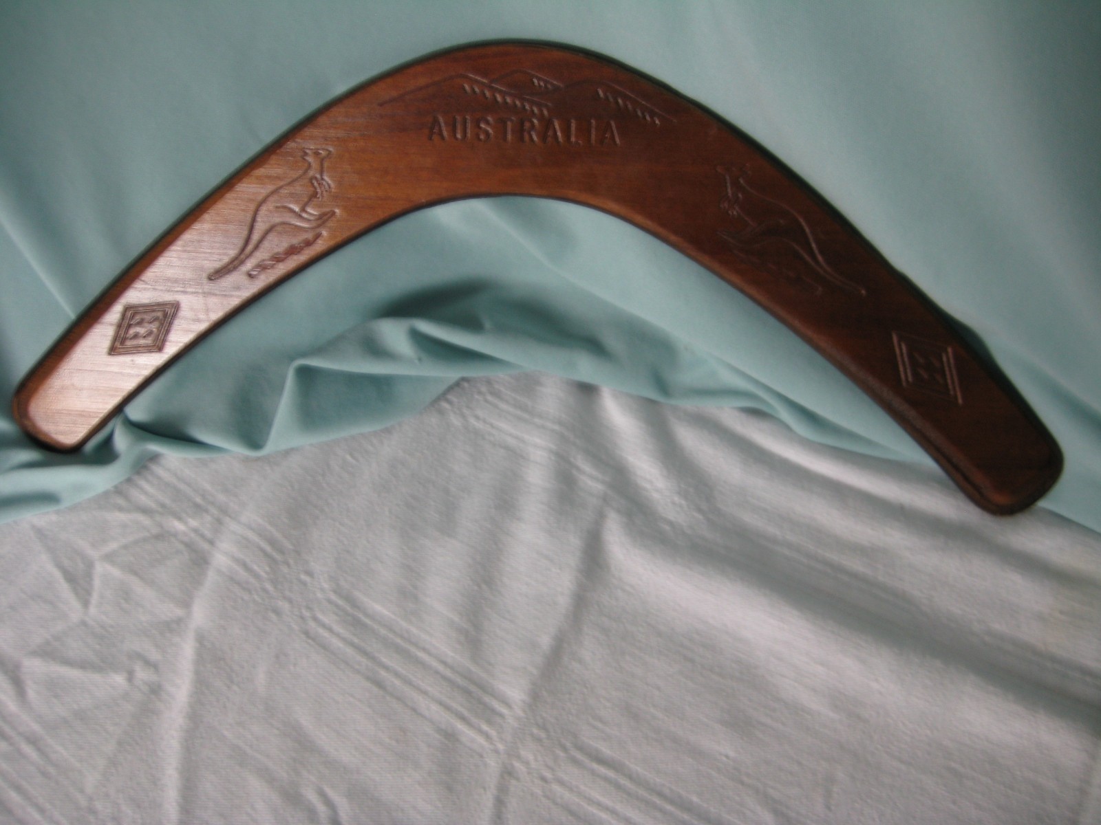 Tara Australia Boomarang ! Brand new 15.5 ins wingspan Mountains design Genune