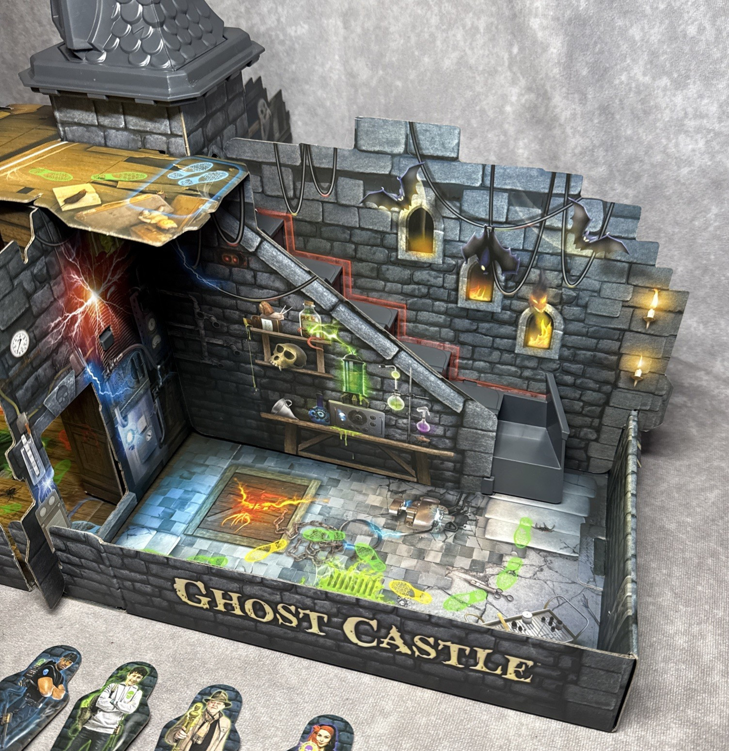 Buffalo Games Ghost Castle Board Game 2020 3D Haunted Escape Family Spooky