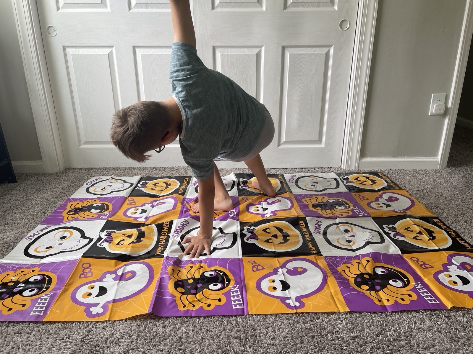 Halloween Bend and Twist Party Game, 48×72 inch Floor Mat + Spinner Dial