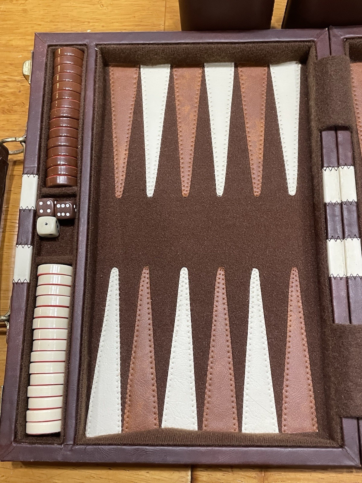 VTG 1970 Backgammon Game Set Faux Leather Brown Case 15×10 NOT Complete Travel
