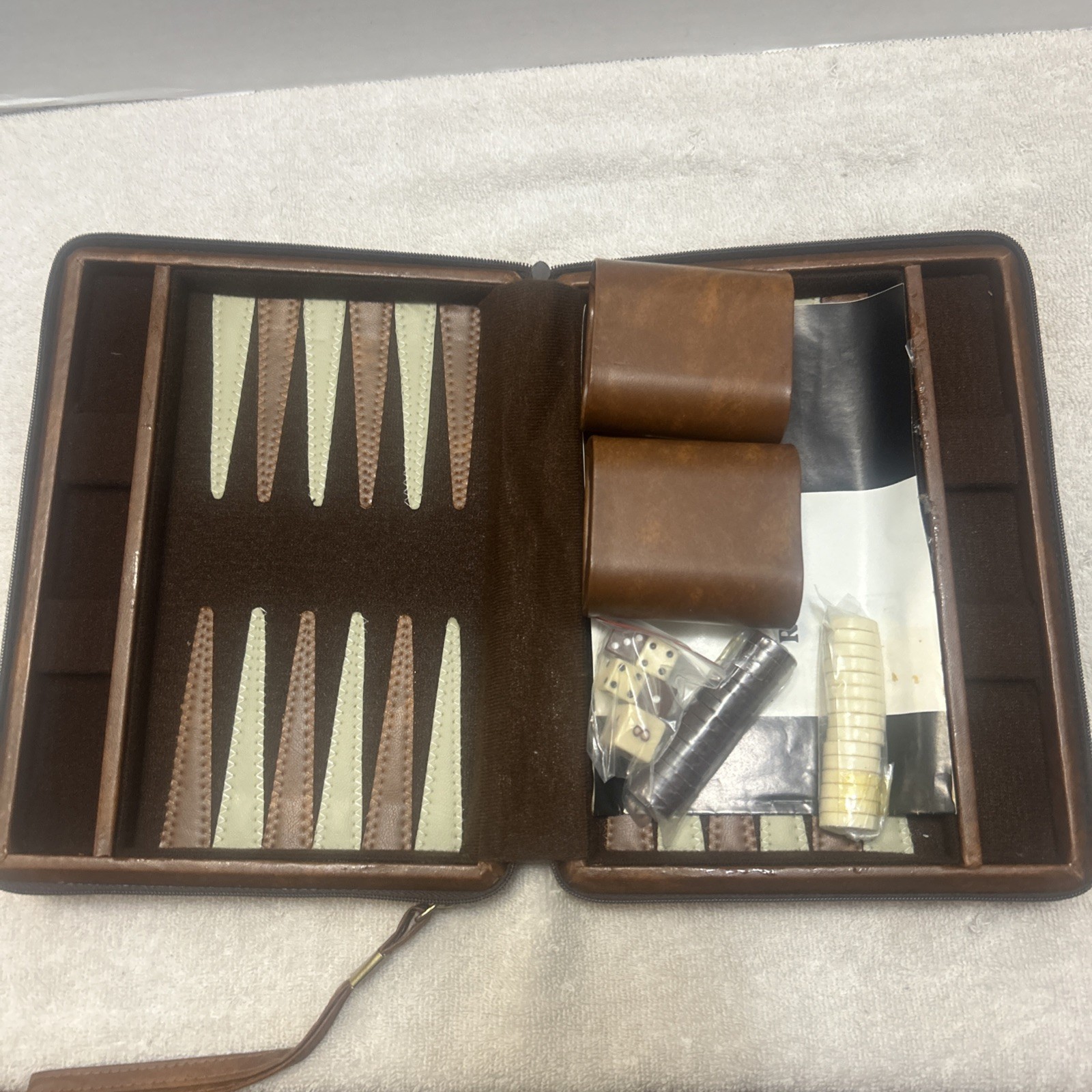 Travel Backgammon Set in Zip Around Brown Faux Leather Case 9″ x 7″ NEW