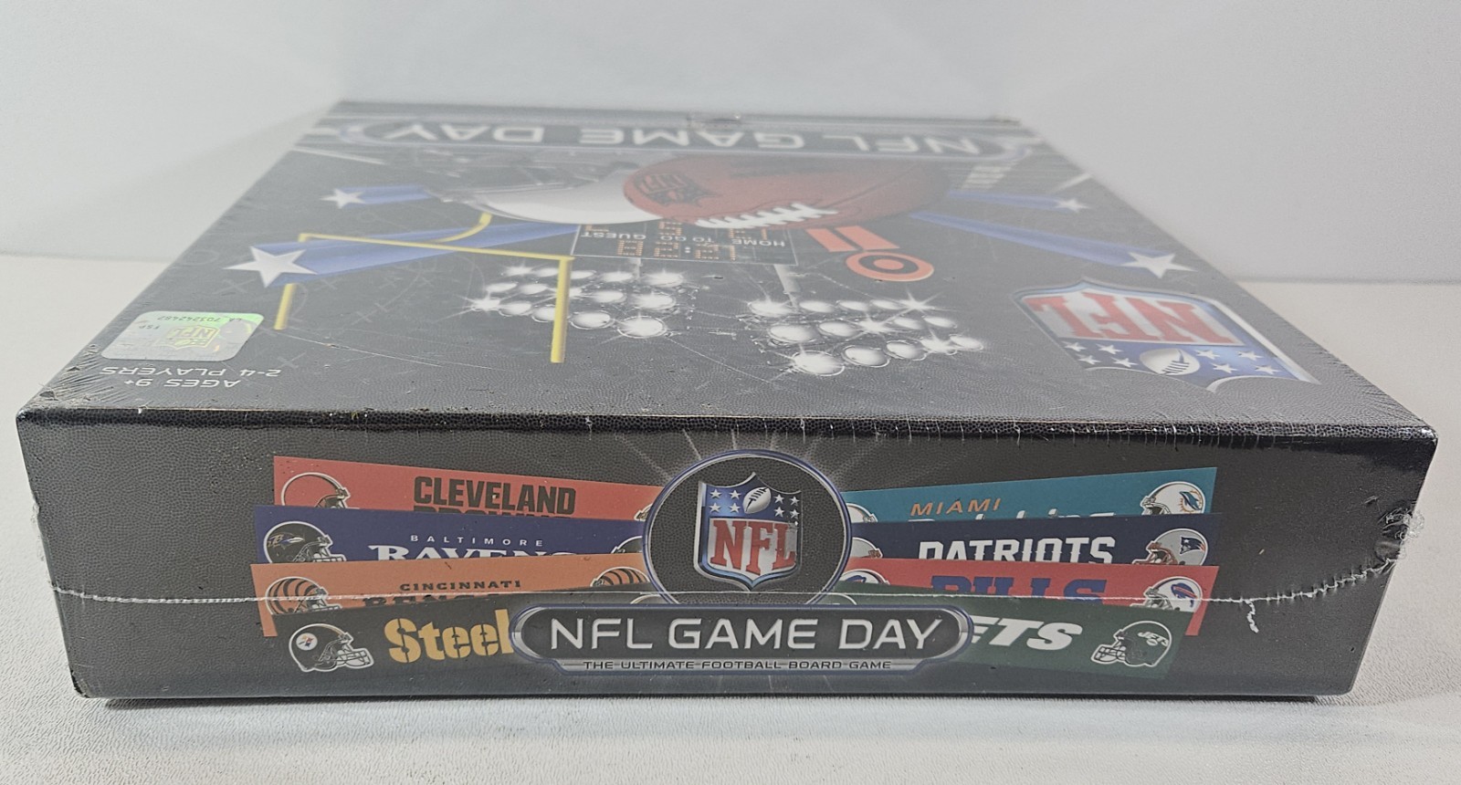 NFL Game Day The Ultimate Football Board Game by Fremont Die NEW SEALED 