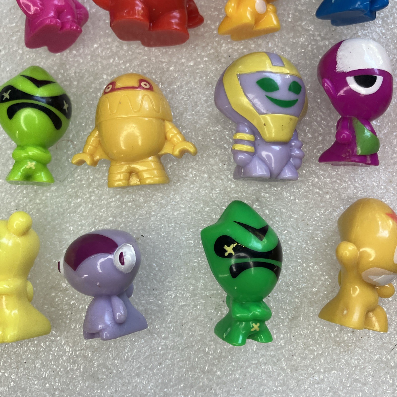 Lot of 20 Gogos Crazy Bones Figures As Shown
