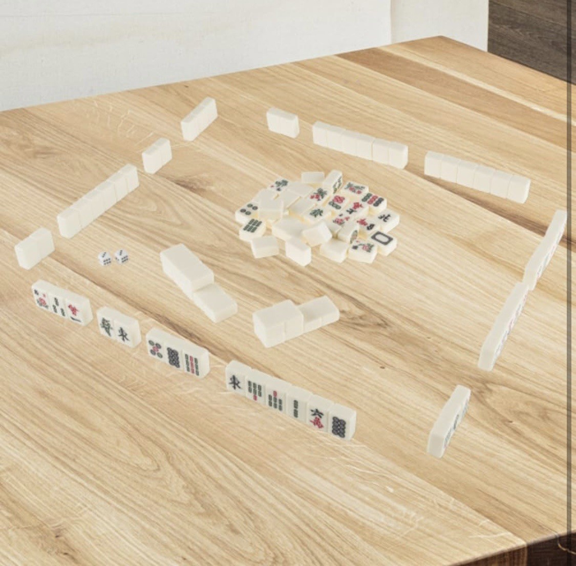 *NEW IN BOX* Traditional Mahjong Tile Game with 146 Engraved Tiles and Two Dice