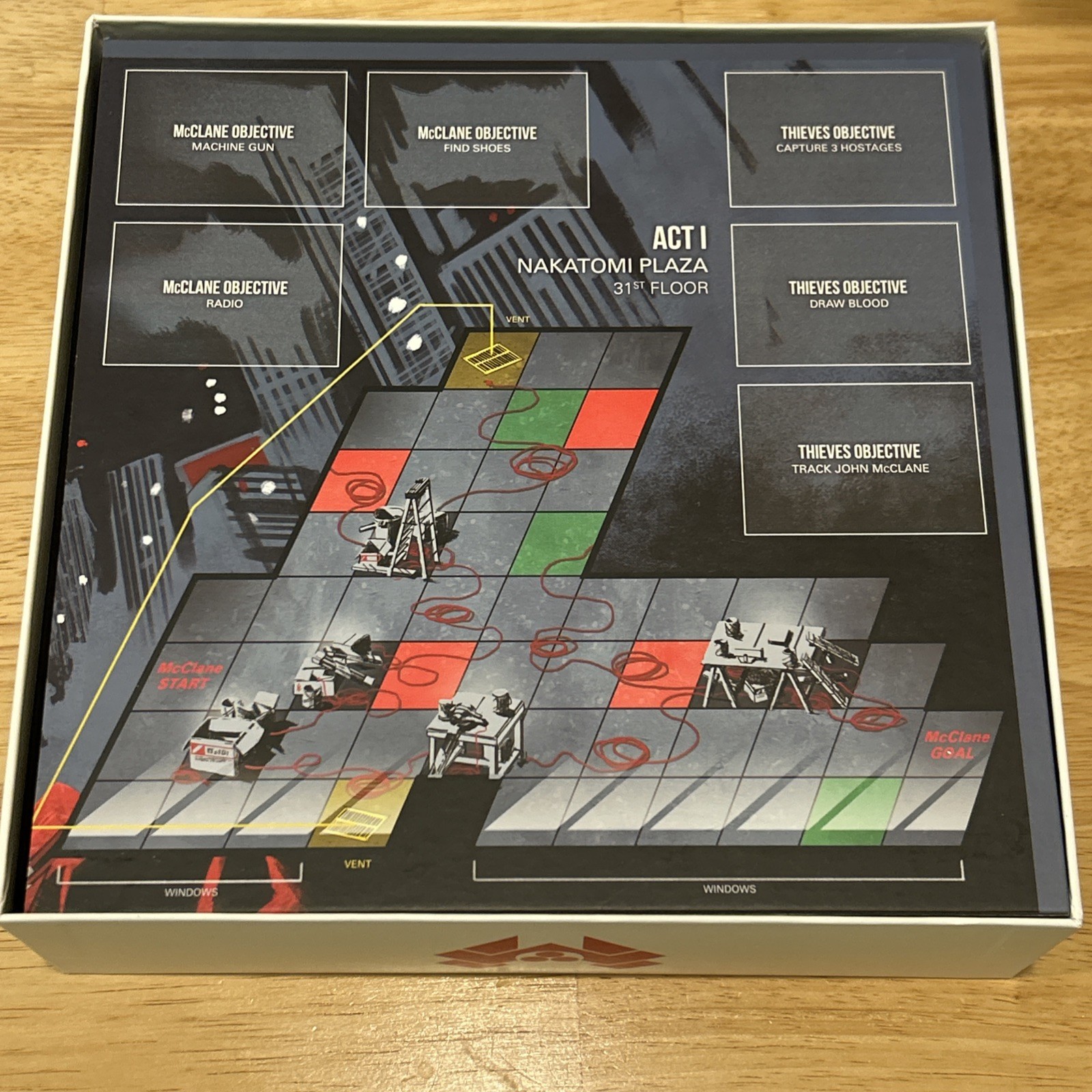 DIE HARD THE NAKATOMI HEIST BOARD GAME OPEN YET UNPLAYED. BRUCE WILLIS CHRISTMAS