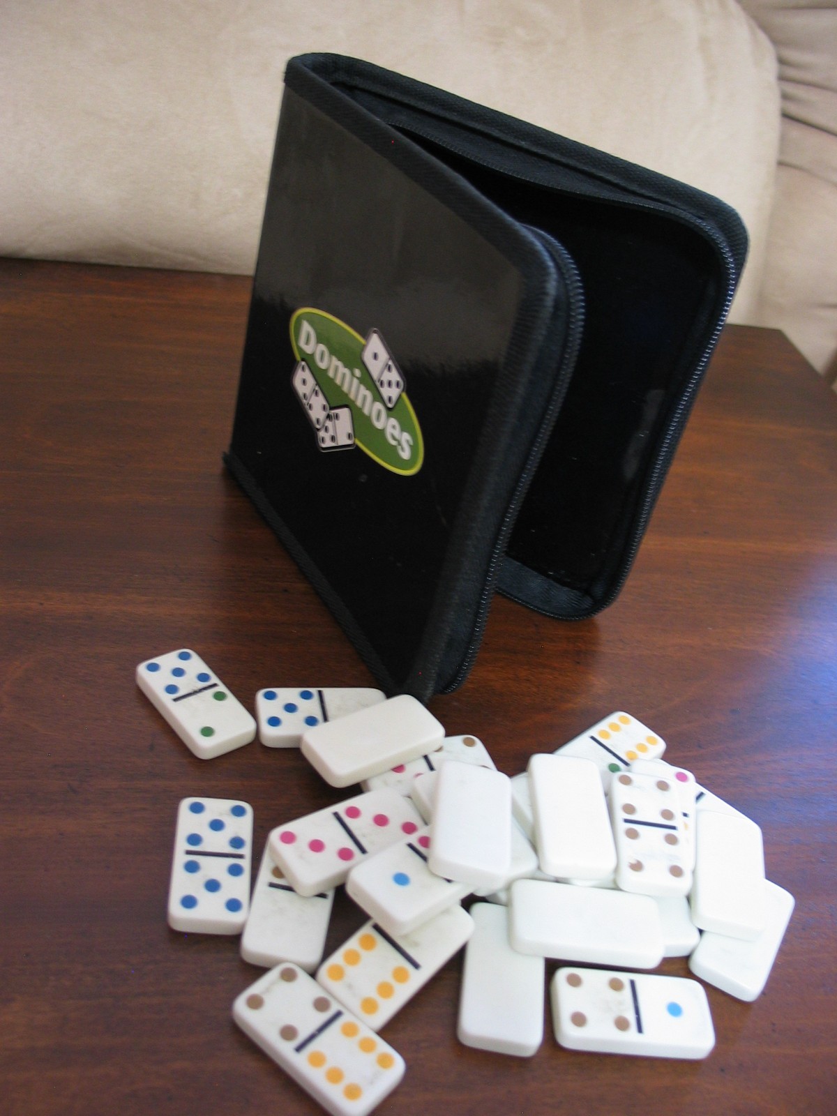 COMPLETE Dominoes 28 tiles in zippered storage case bag travel game toy