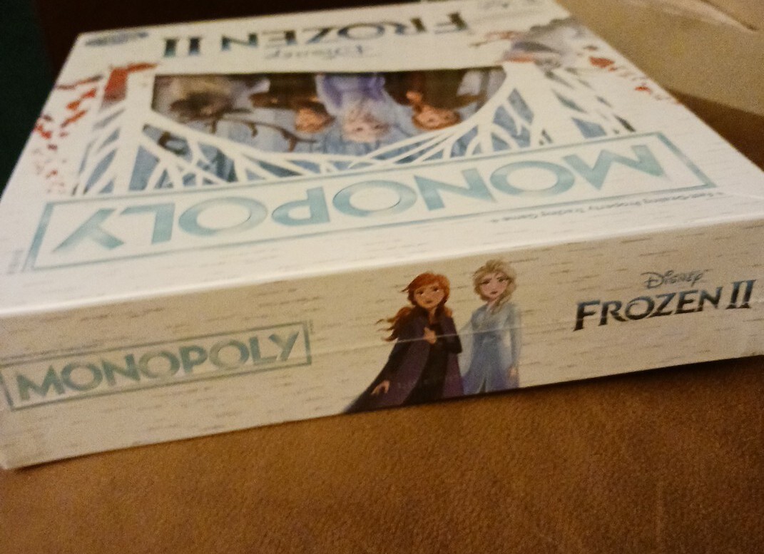 2018 HASBRO DISNEY’s FROZEN II MONOPOLY GAME NIB SEALED! Back Of Box Dented