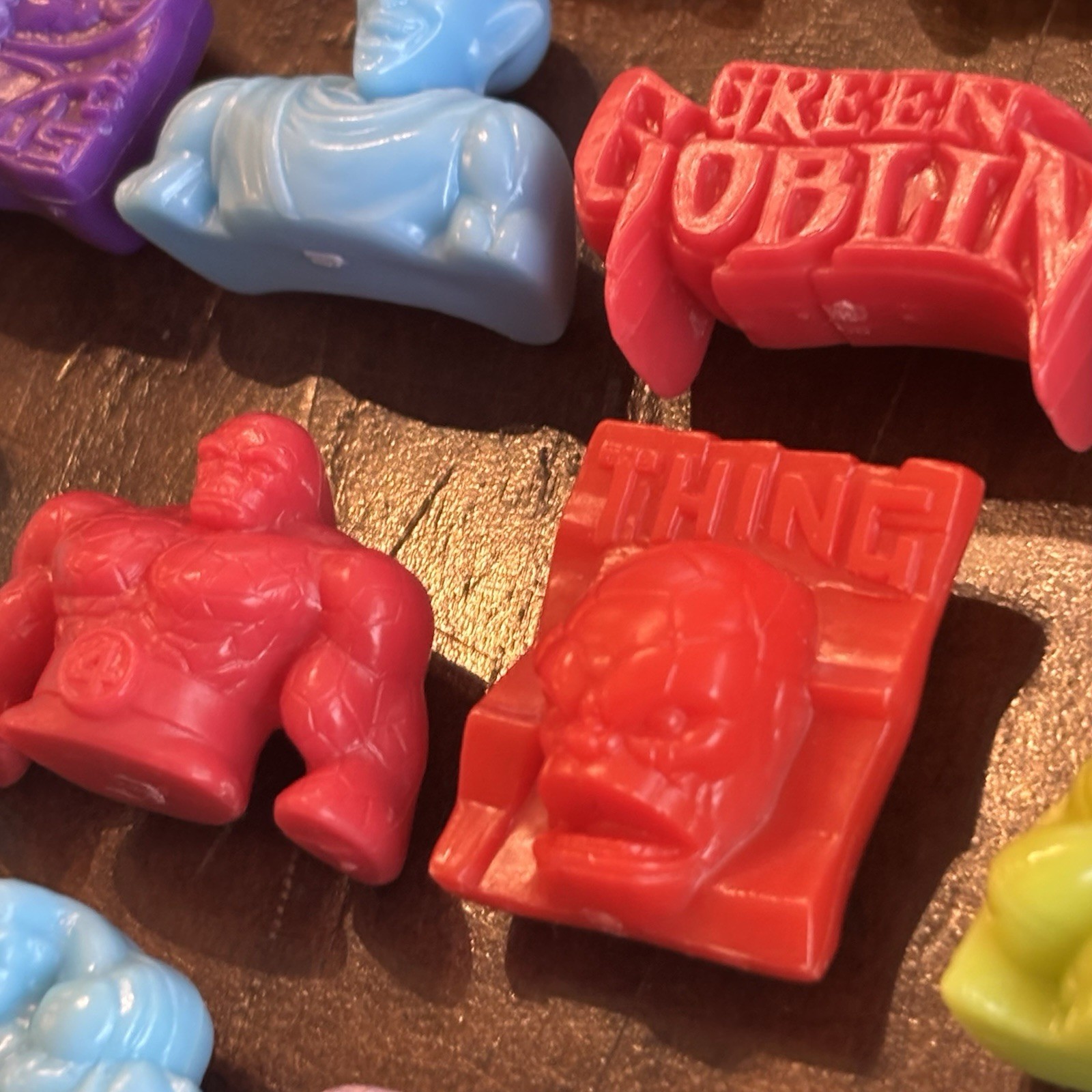 ALL SOLID COLOR COMPLETE SET Gogos Crazy Bones European 2006 MARVEL HEROES