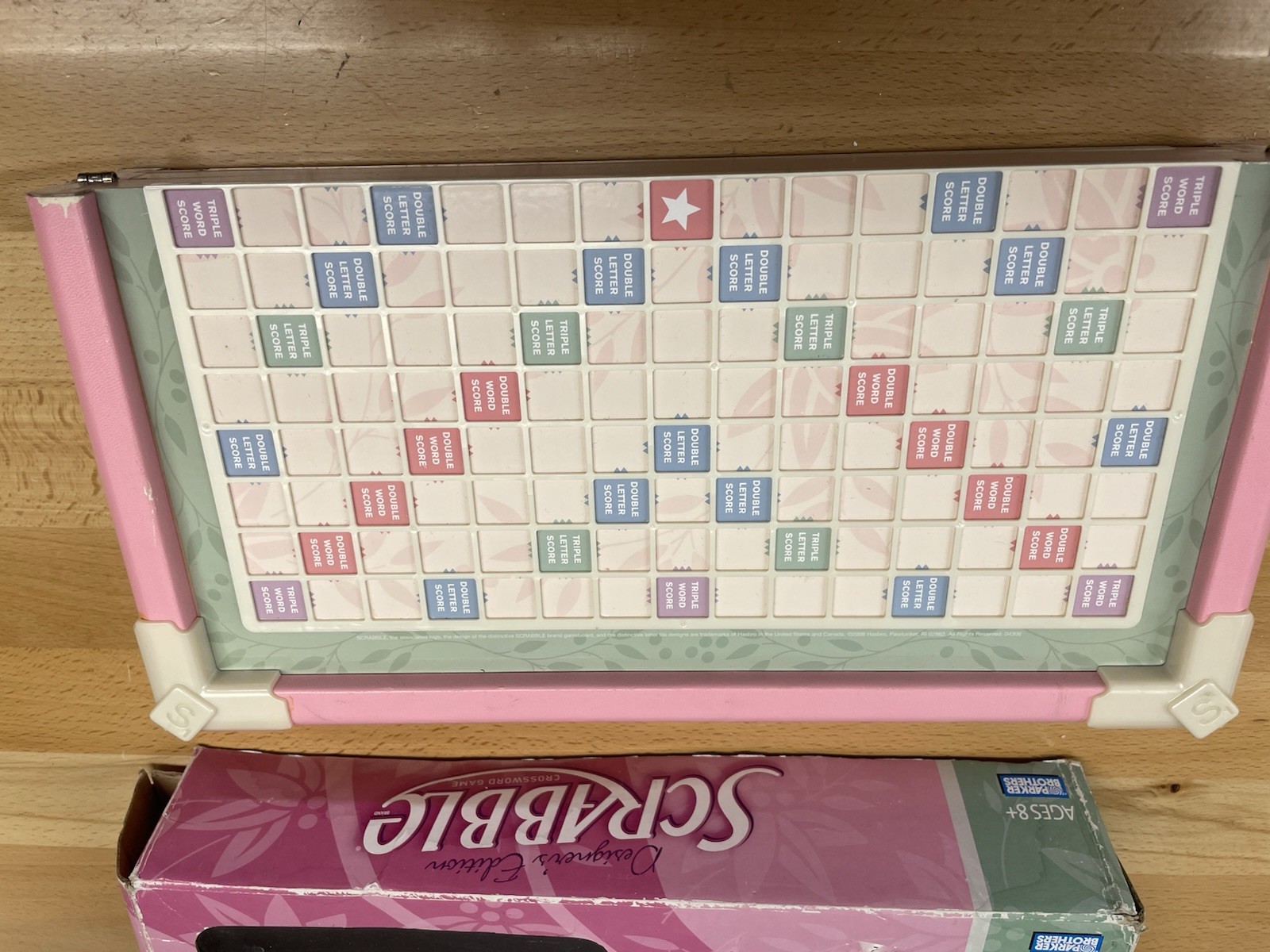 Scrabble Pink Designer’s Edition Toys R Us Exclusive Board Game 2008 Rotates