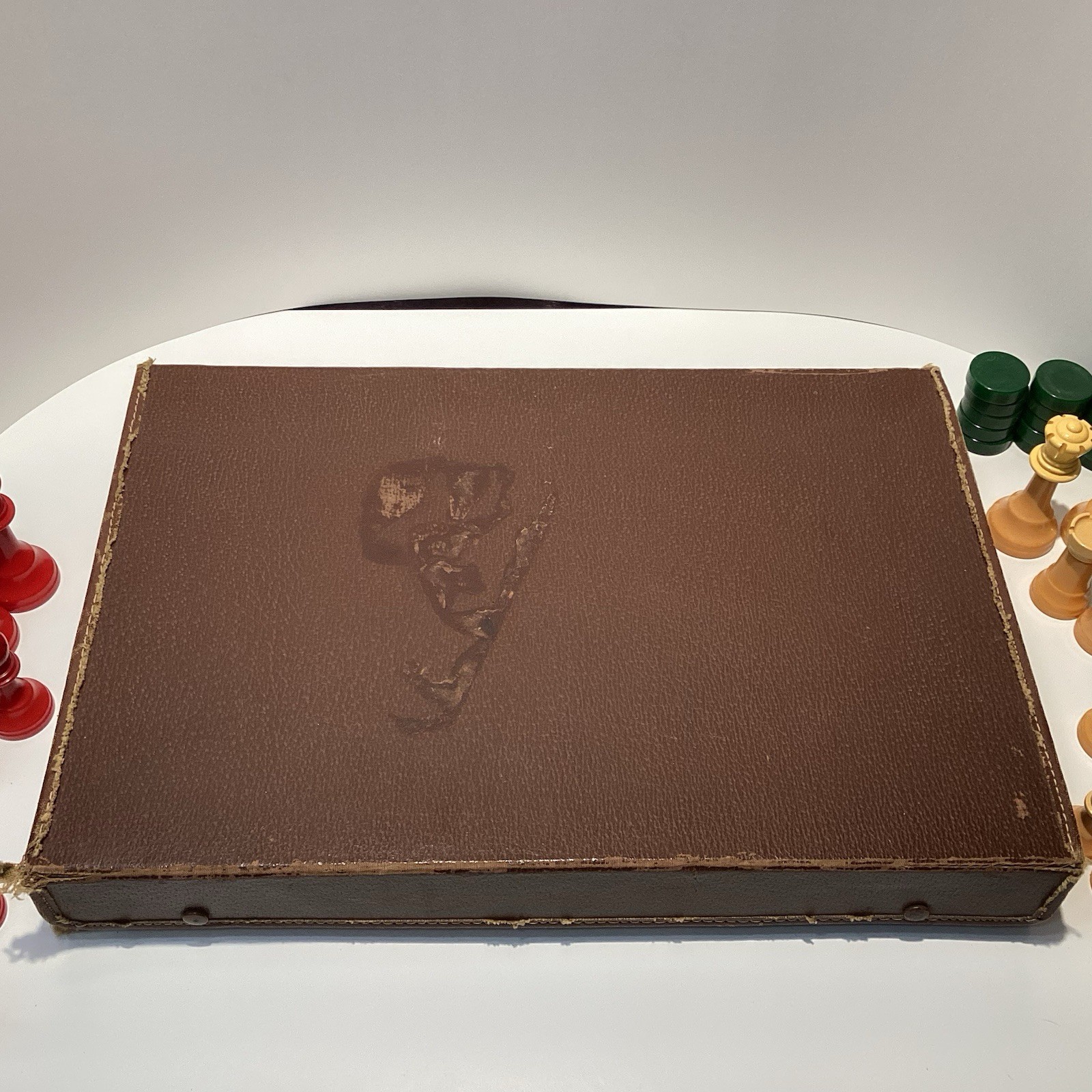 Vintage LOWE All Bakelite Chess & Backgammon Set 94mm (3.7”) King Complete EXC