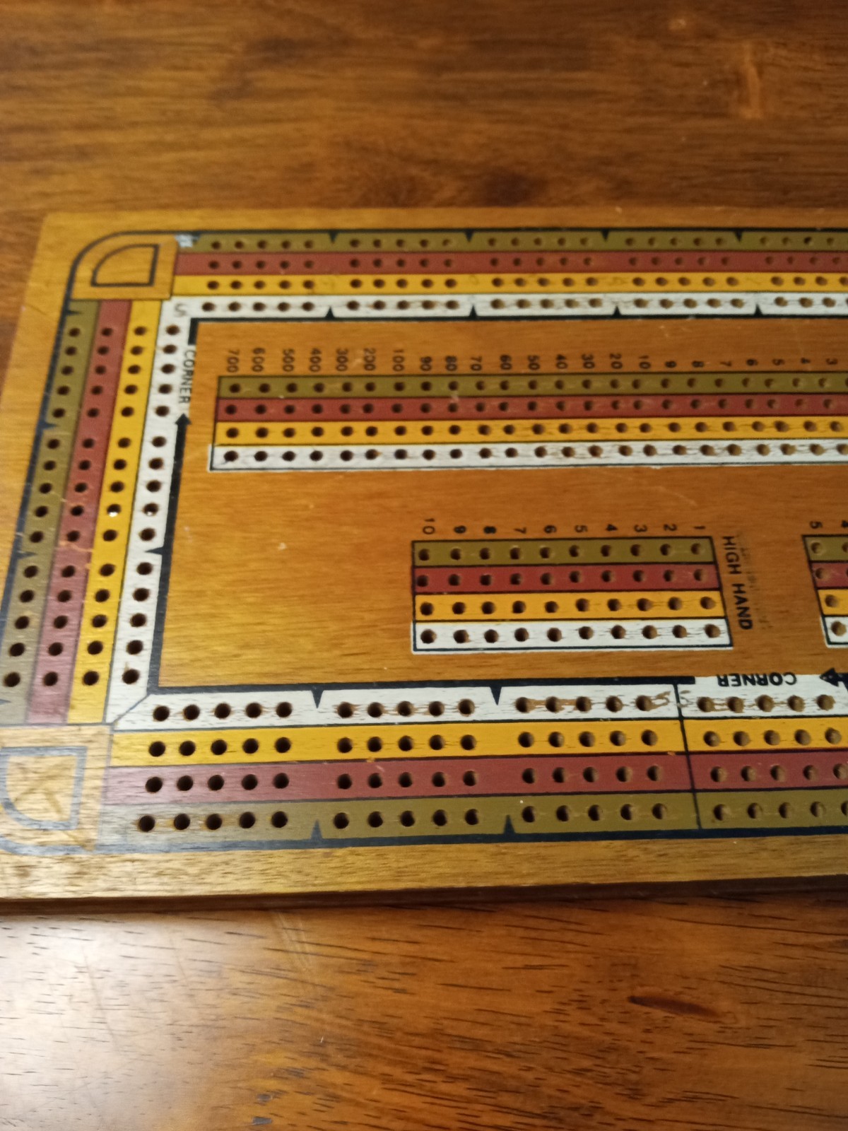 Four Track Cribbage Board With Metal Pegs And Multi Colour Board Collectable.