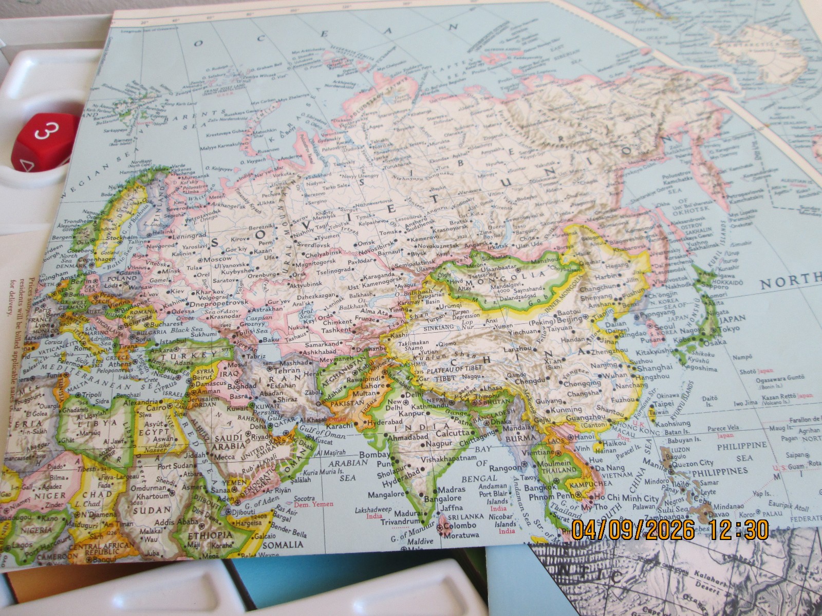 National Geographic Global Pursuit Board Game 1987 World Map Complete