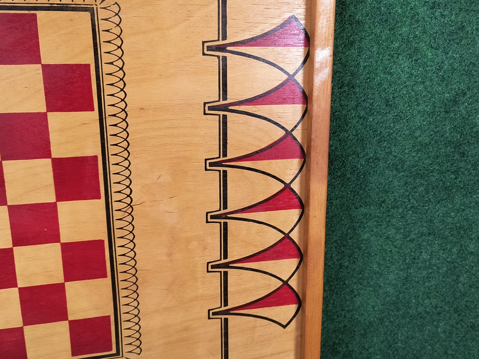 Carrom Board Strategy Game vintage antique w/ wooden pieces . Old . 24 Pieces