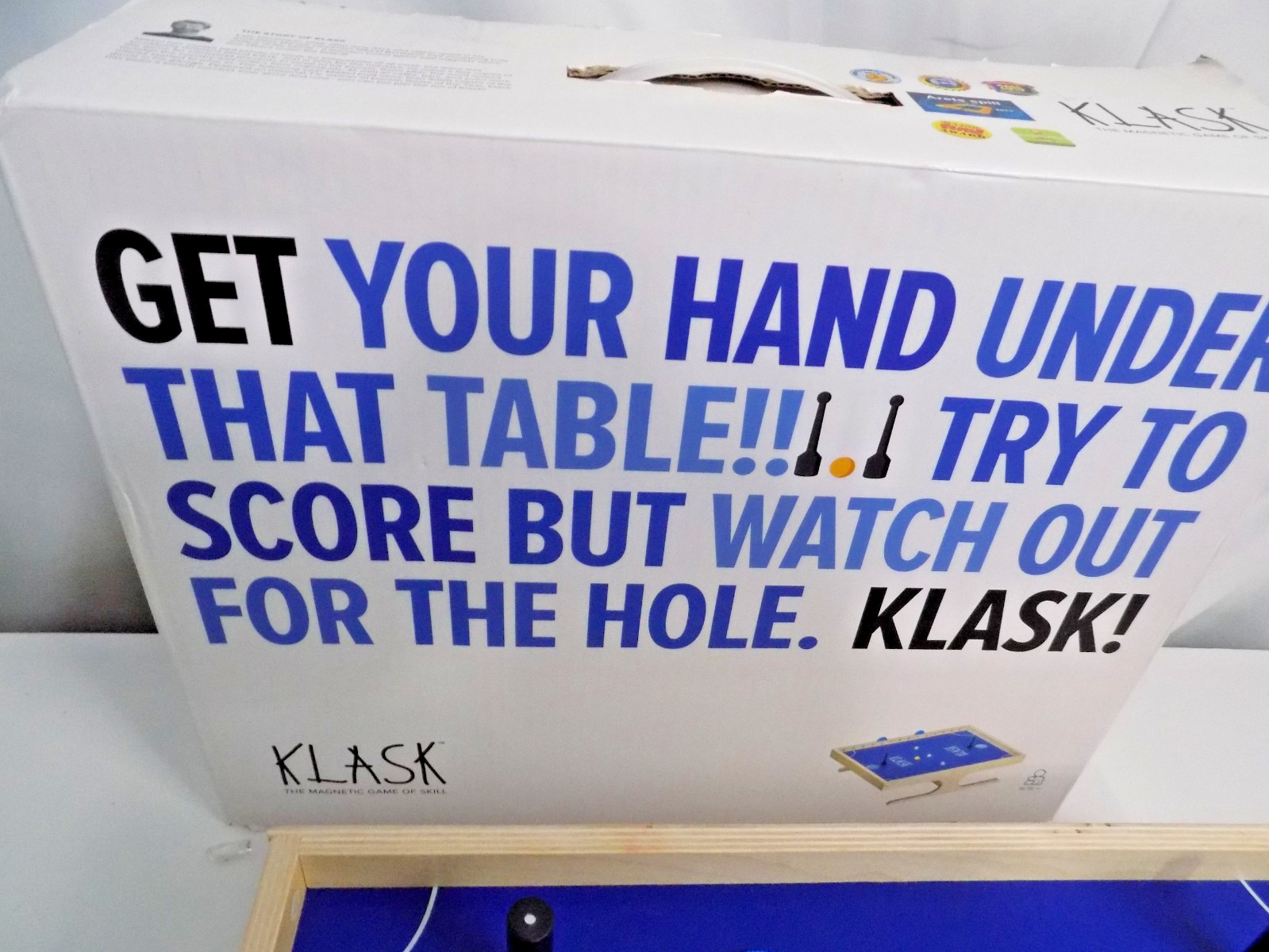 Klask The Magnetic Award-Winning Party Game of Skill – for Kids and Adults.