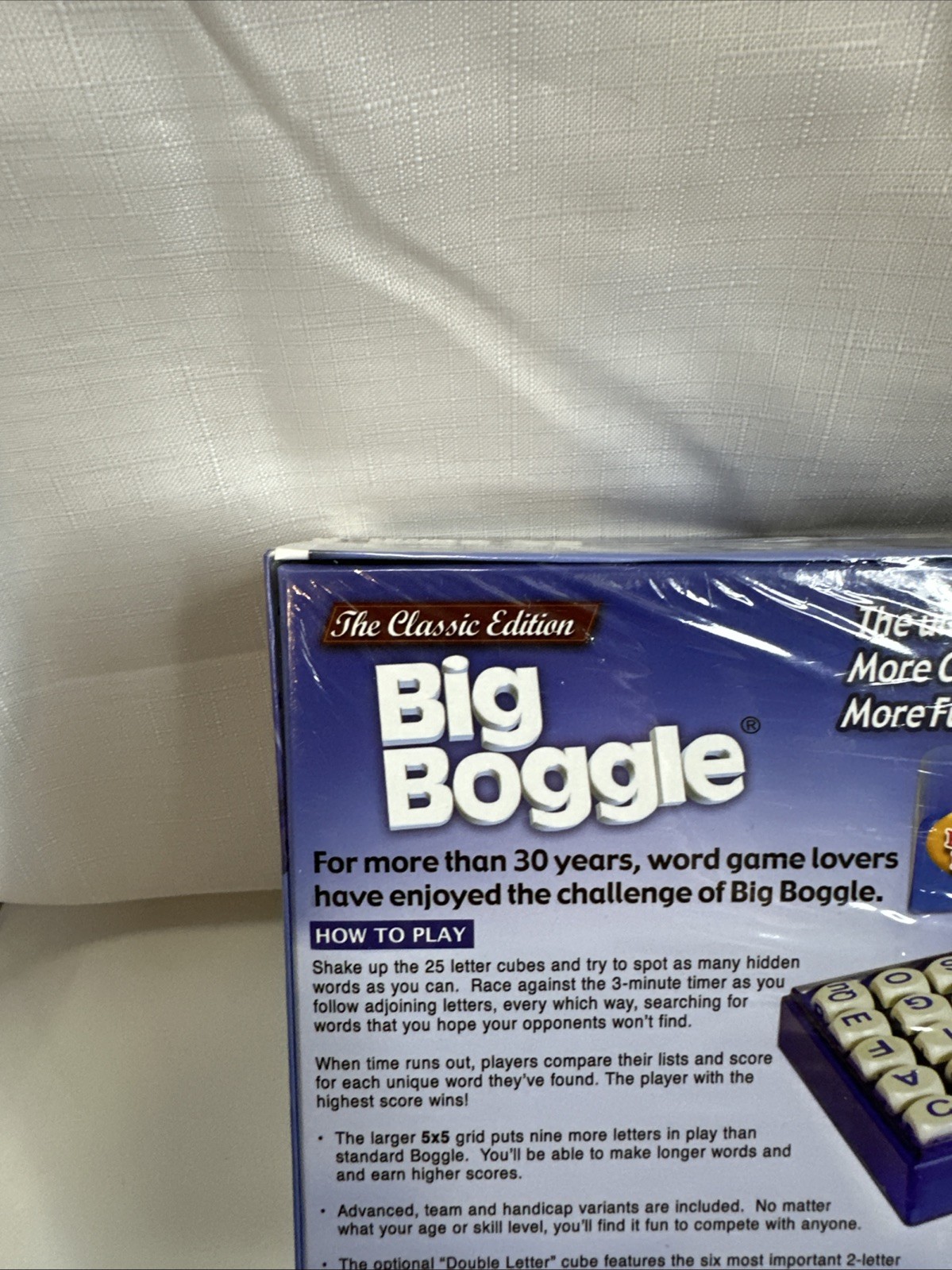 BIG BOGGLE Classic Edition Word Game – Family Game Night Kids 8+ & Adults