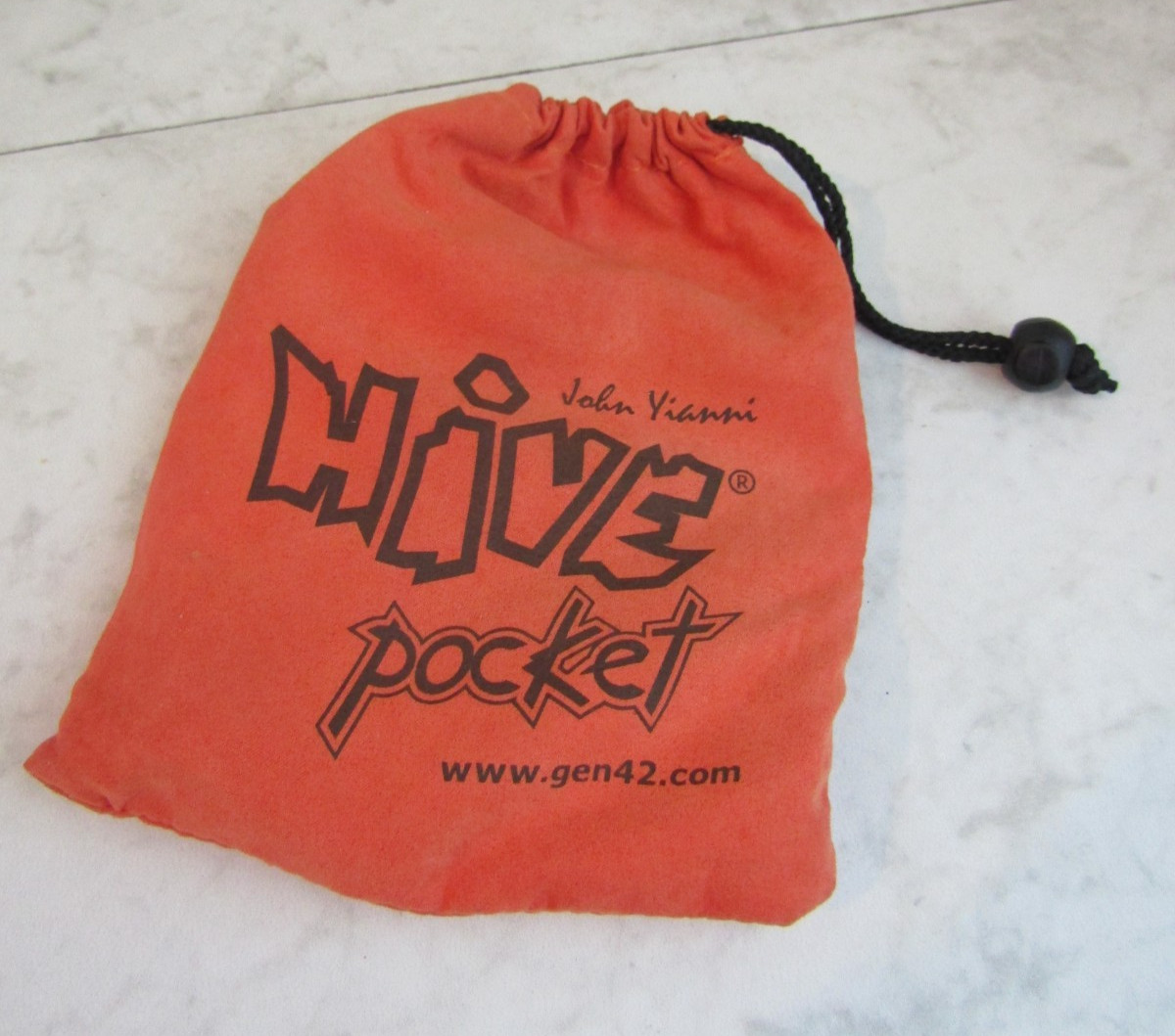John Yianni Hive Pocket Game Compact Tabletop Award Winning Family Game in Pouch