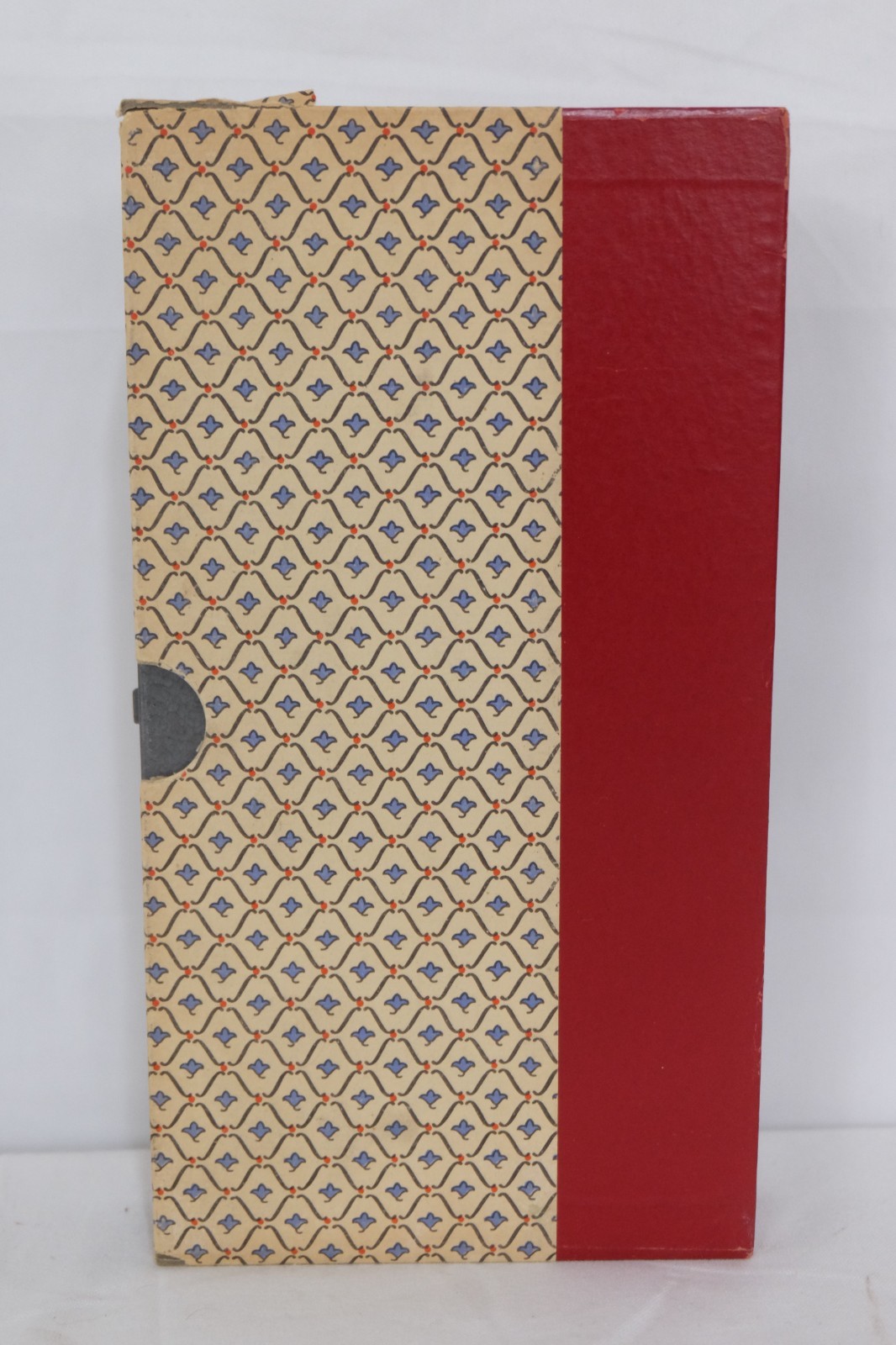 SCRABBLE Vintage 1950s Magnetic Travel Metal Case w/ “Book” Carrier – Complete