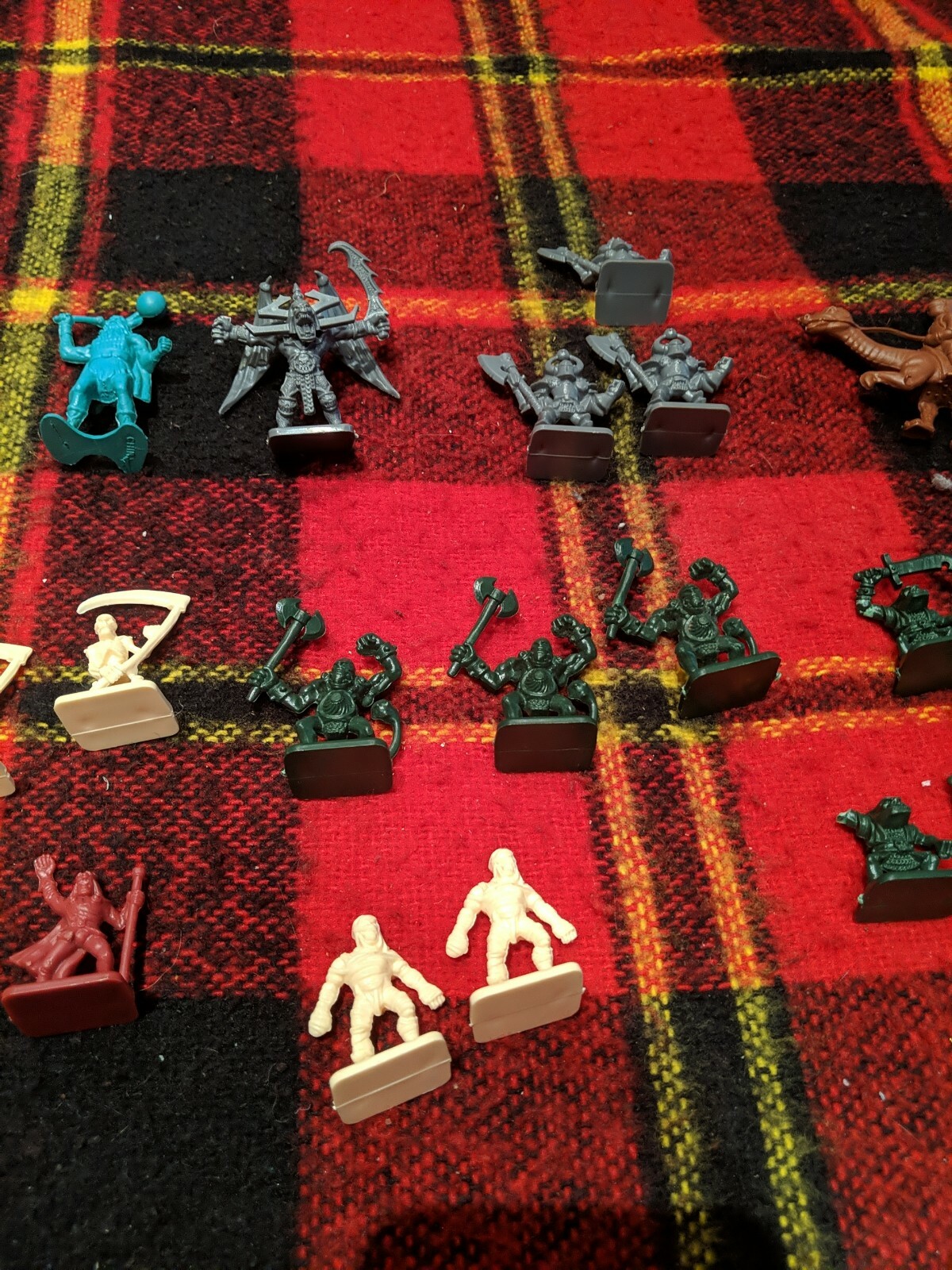 HEROQUEST Replacement Cards, Furniture, Figures (See pic 2 for more) incomplete