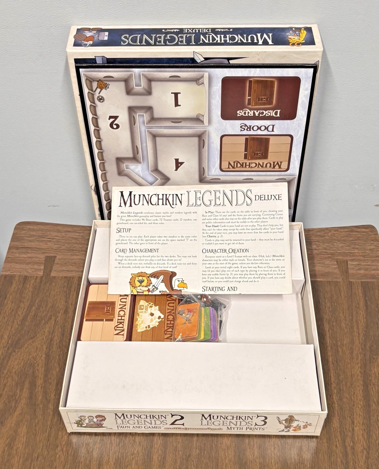 Munchkin Legends Deluxe Board Game – Steve Jackson Games – 3-6 Players Ages 10+