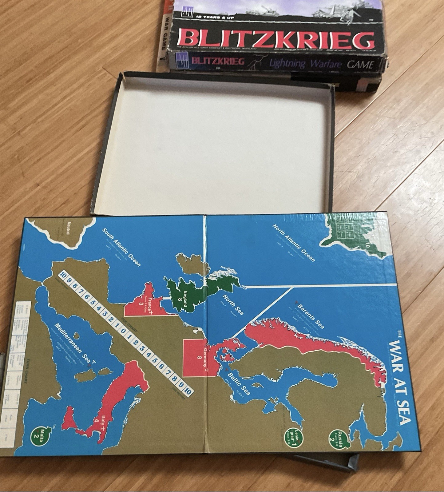 Lot 4 VTG Avalon Hill Games: Blitzkreig, Battle of Bulge, Tactics II, War at Sea