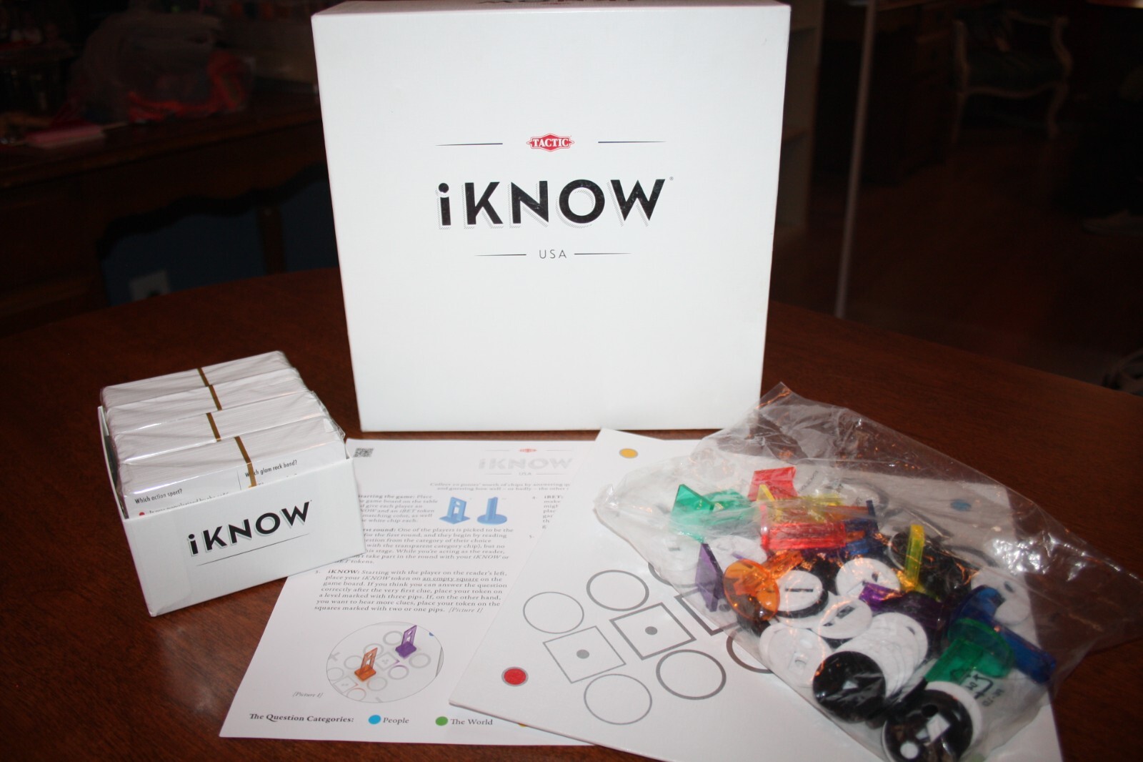 i Know USA Ingenious Board Game that Combines Knowlege with Clever Tactics 2015