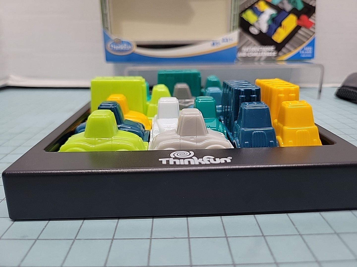 Rush Hour Traffic Jam Logic Game Thinkfun – 40 Challenges to Ignite Your Mind