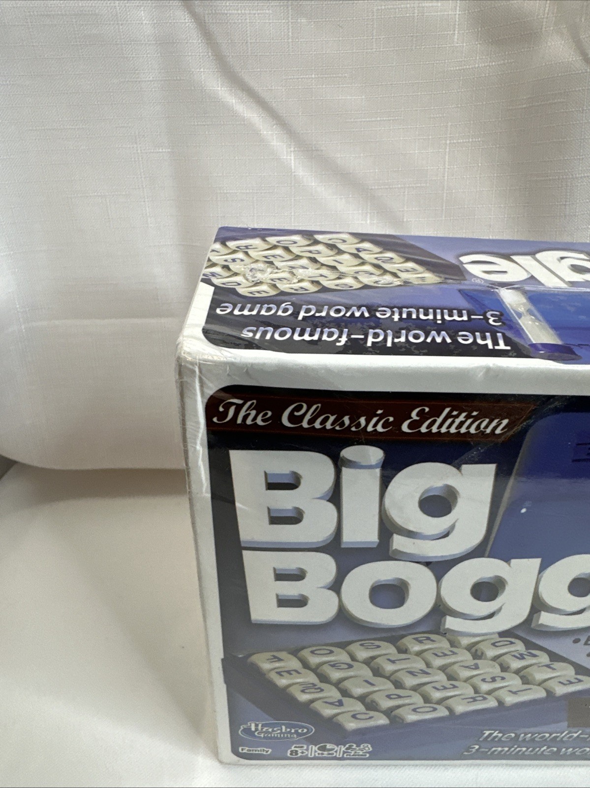 BIG BOGGLE Classic Edition Word Game – Family Game Night Kids 8+ & Adults